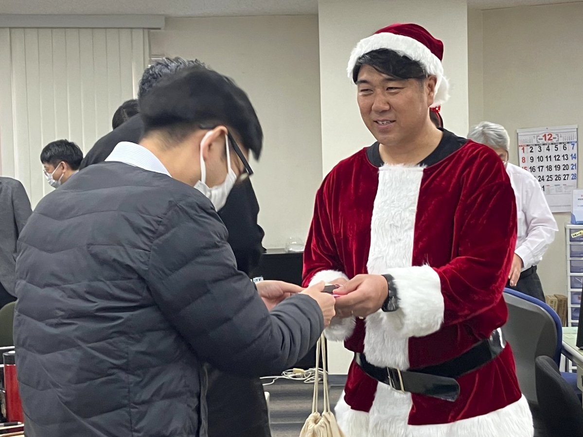 クリエイトにサンタがやってくる！？～社員へ1年の感謝を込めて
