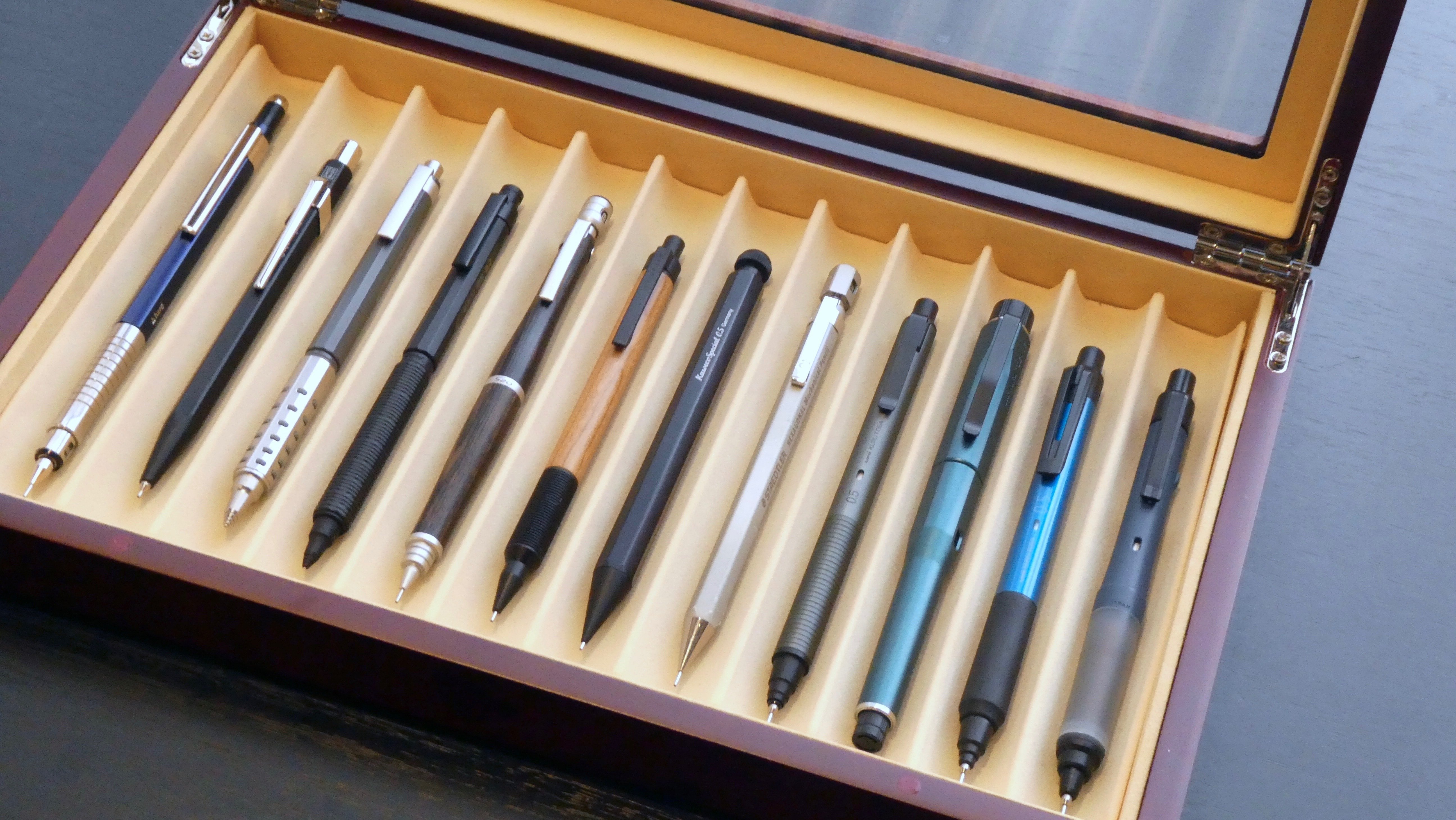 シャーペン、ボールペン、筆箱、クルトガダイブ　オレンズネロカベコ箱付き 筆箱紹介Ⅳ｜サービスエリアのカフェオレ