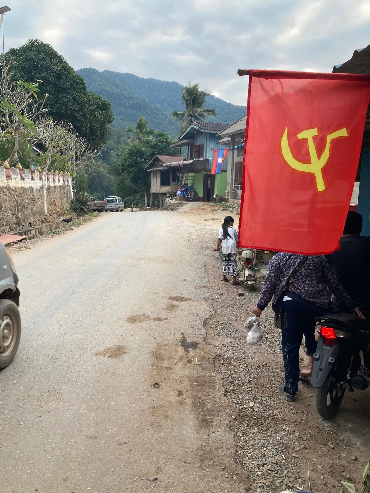 ラオスのマイナーな動き方。Pak mongからLuang Prabang,バス｜たくや(30)／東南アジア陸路越え／タイ、ラオス、ベトナム、カンボジア