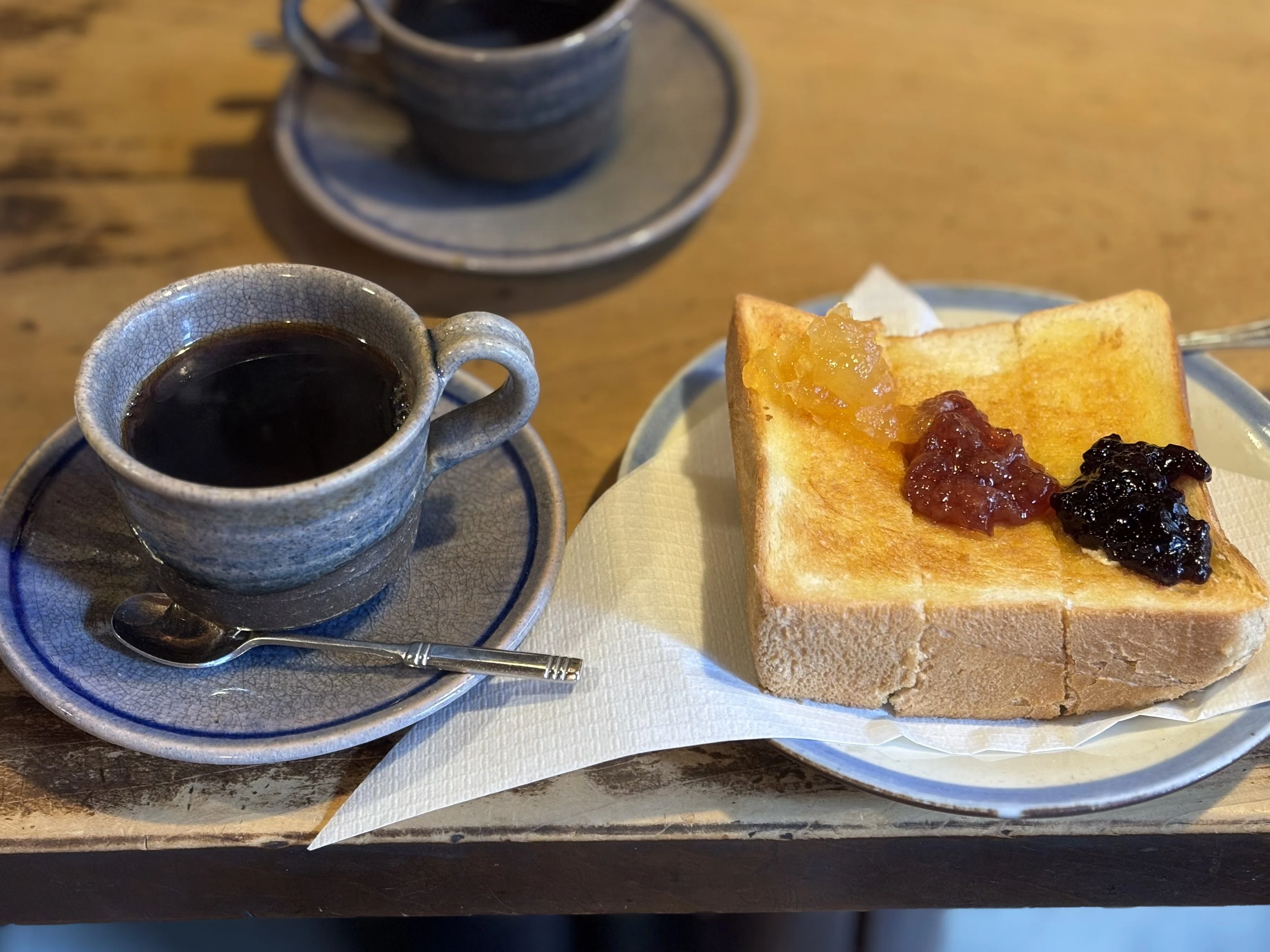 西荻窪・どんぐり舎｜深煎りコーヒーとジャムトーストで2024年を締める