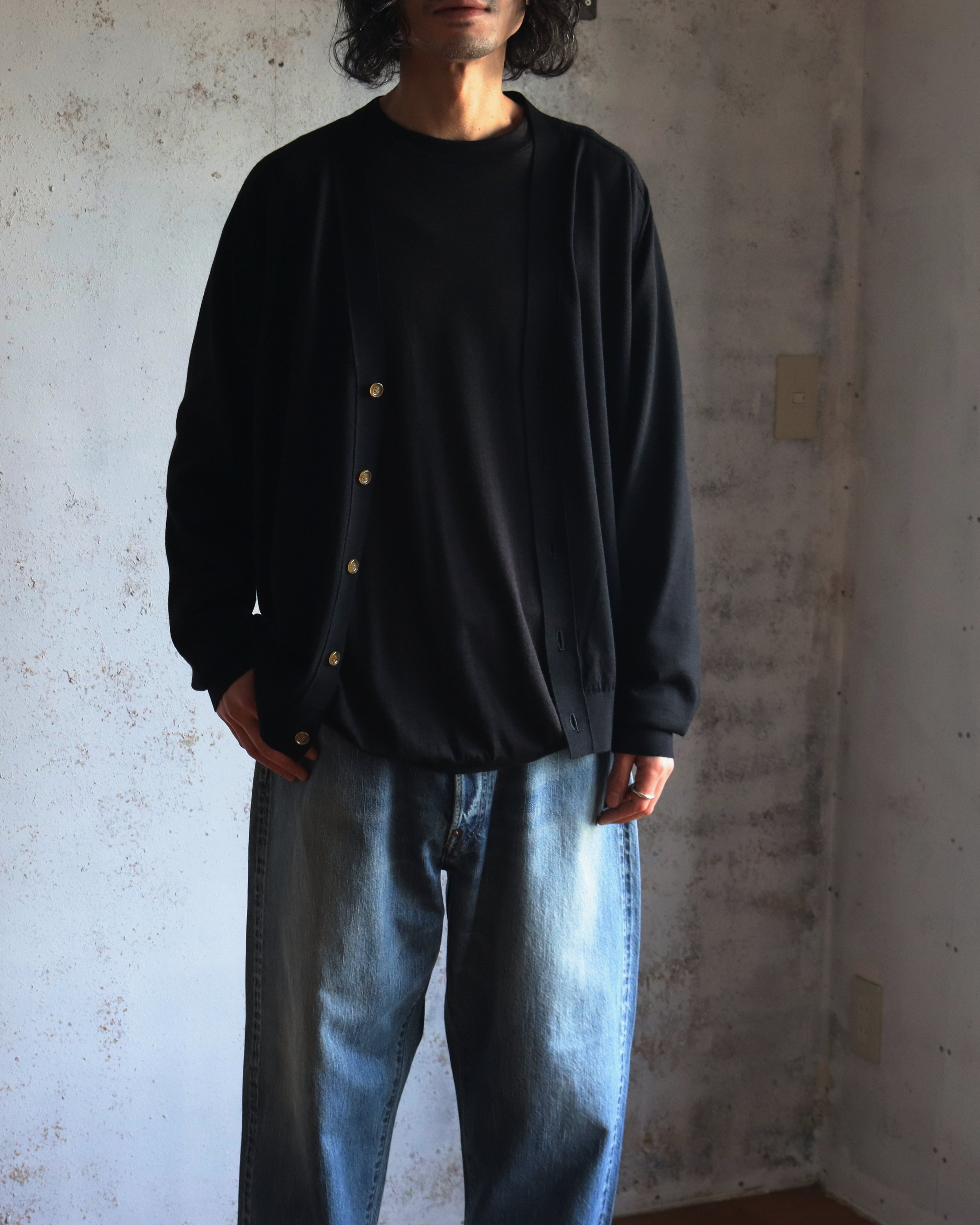 【新品】UMEDA 16GG Wool V-neck Cardigan BK 16GG V NECK CARDIGAN (UM302-UCD16-BLK) – the-knitbar.com