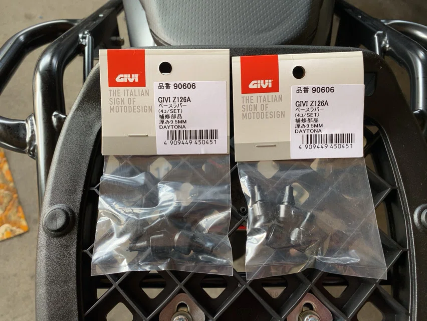 GIVI モノロックベース Z126Aベースラバー補修品に交換(やっと解決