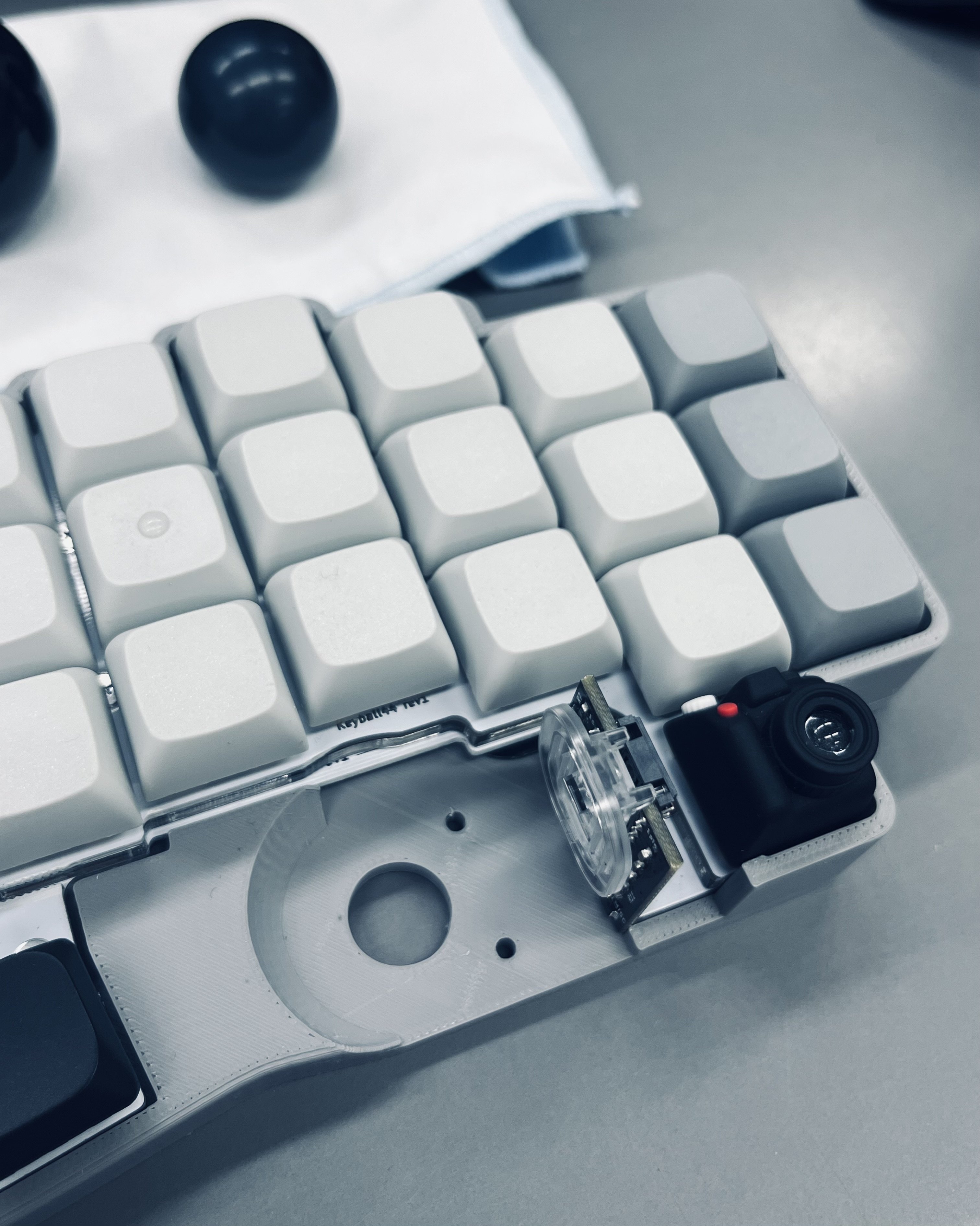 Keyball44|25mmトラックボールの使用感(POM・PTFE・ボナンザ Keyball44|25mmトラックボールの使用感(POM・PTFE・ボナンザ