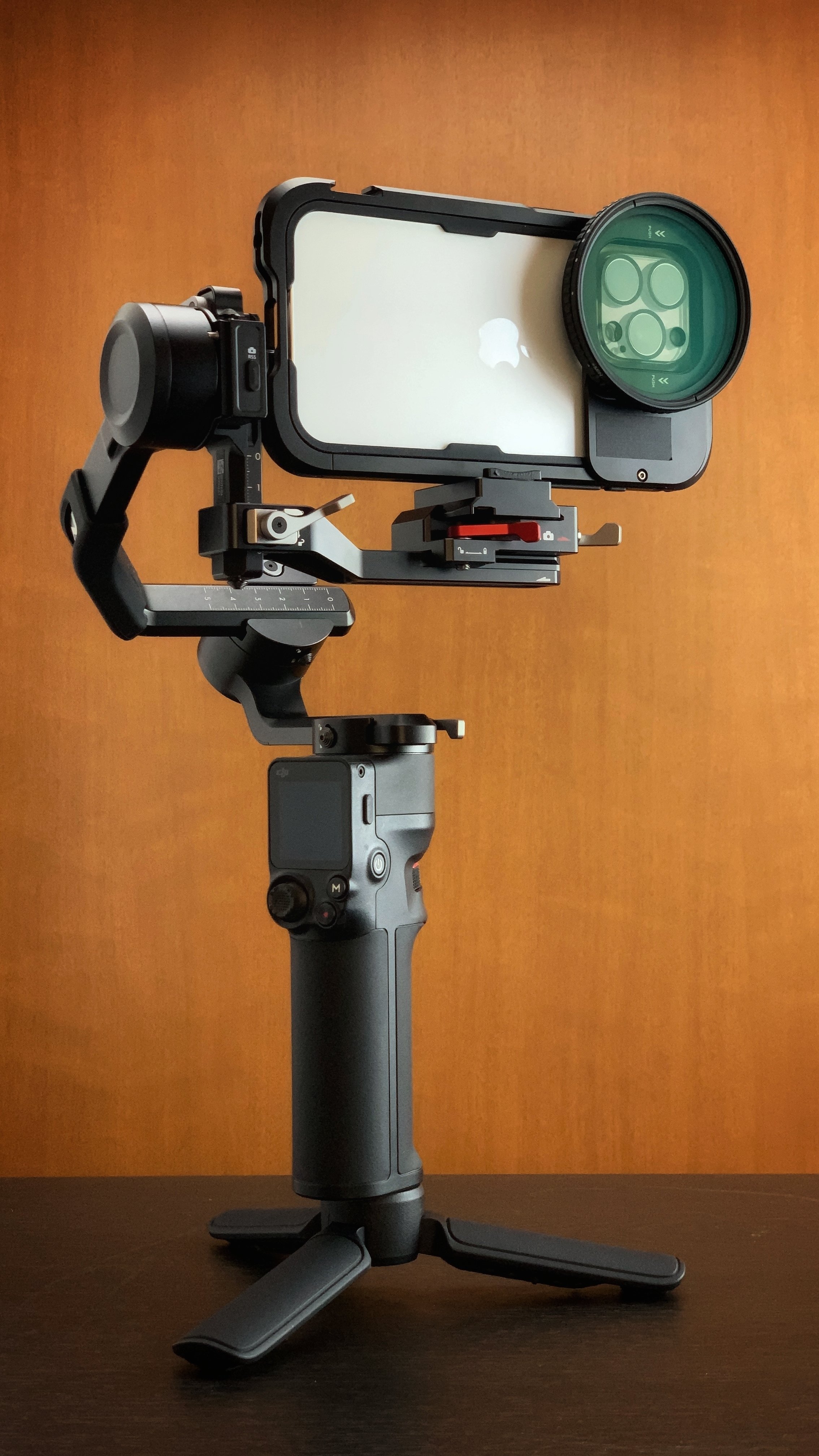 DJI RS3 MINI + iPhone + Cageで最強の動画機完成|Takeru Tokyo DJI RS3 MINI + iPhone + Cageで最強の動画機完成|Takeru Tokyo