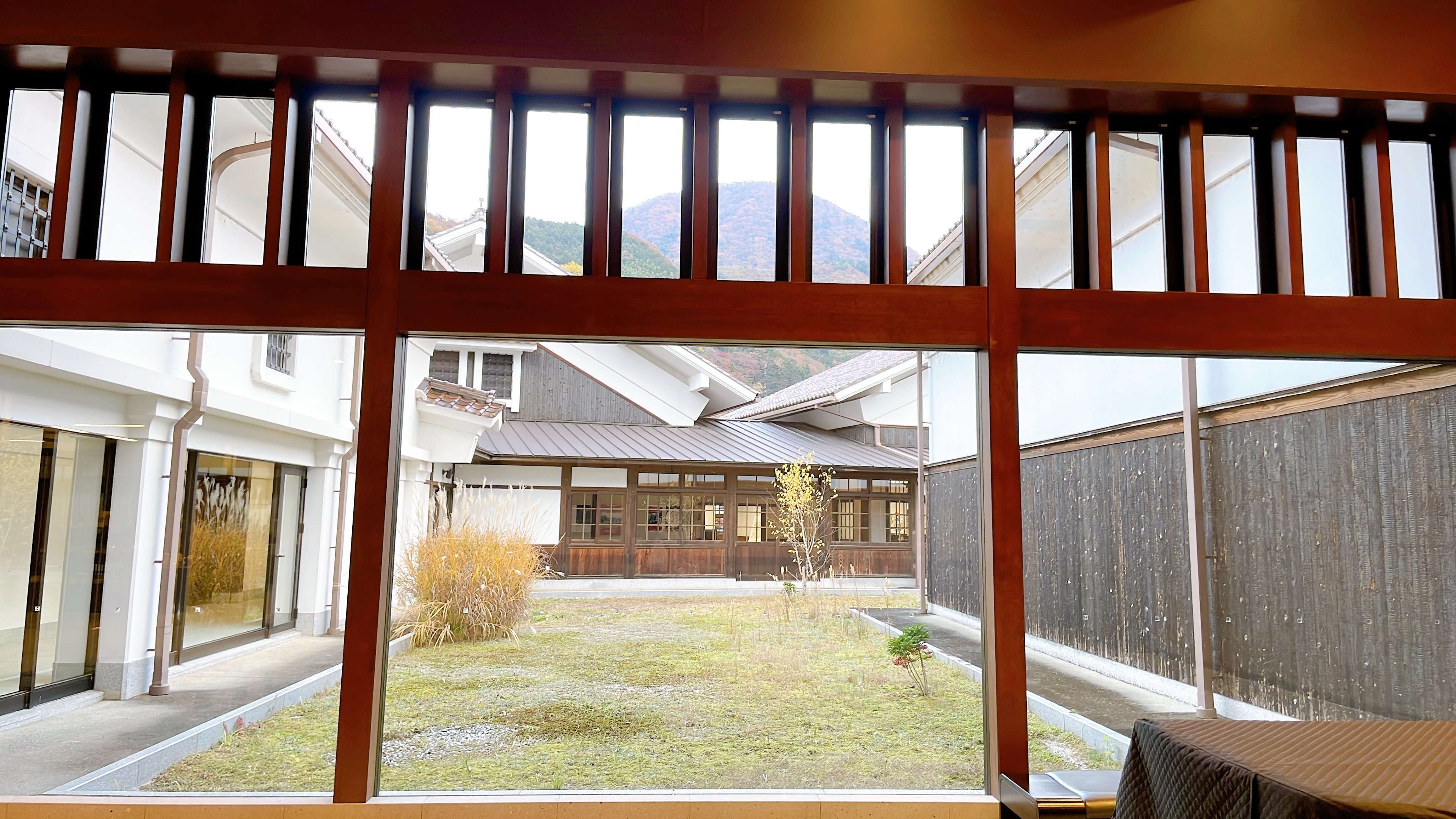 気がつけば出会っている安野光雅さんの作品｜te to tuti かなこ | 月の