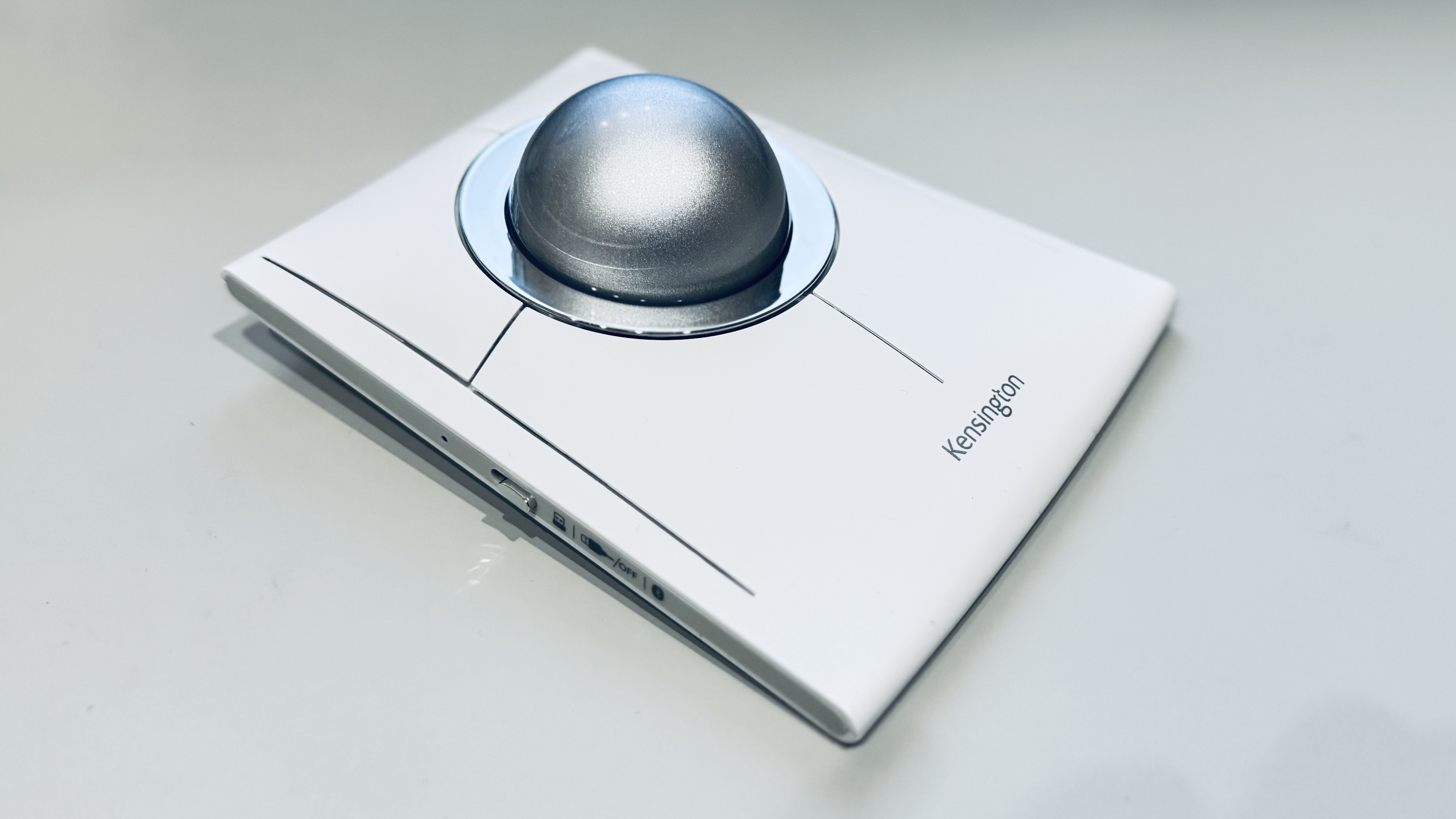 トラックボールデビュー!Kensington「Slim Blade Pro」を使って トラックボールデビュー!Kensington「Slim Blade Pro」を使って