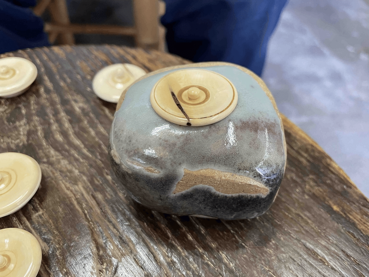 濃茶用の茶入れ〉小さな陶の器・蓋付き 茶入れ 蓋 その