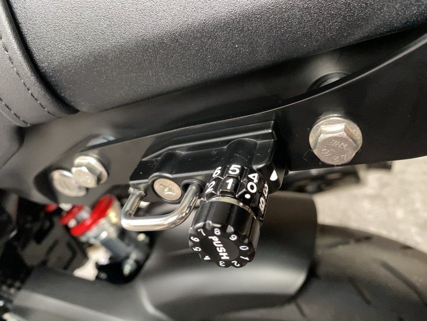 デイトナ ダイヤルヘルメットホルダー42158取付 @ グロム(JC92