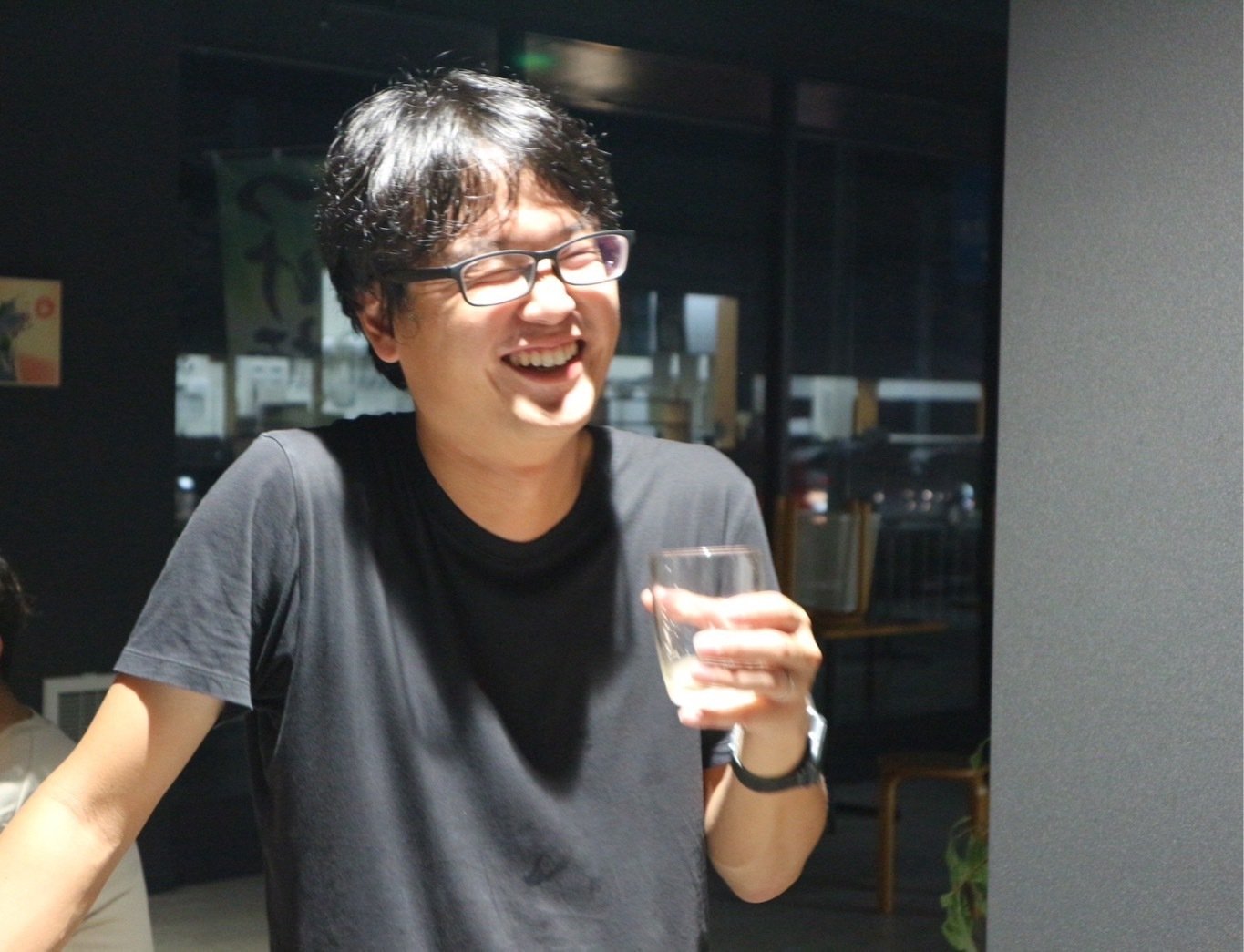 自分軸なやつら～橋本智之さん│幸せの定義を探し続ける旅人～｜株式