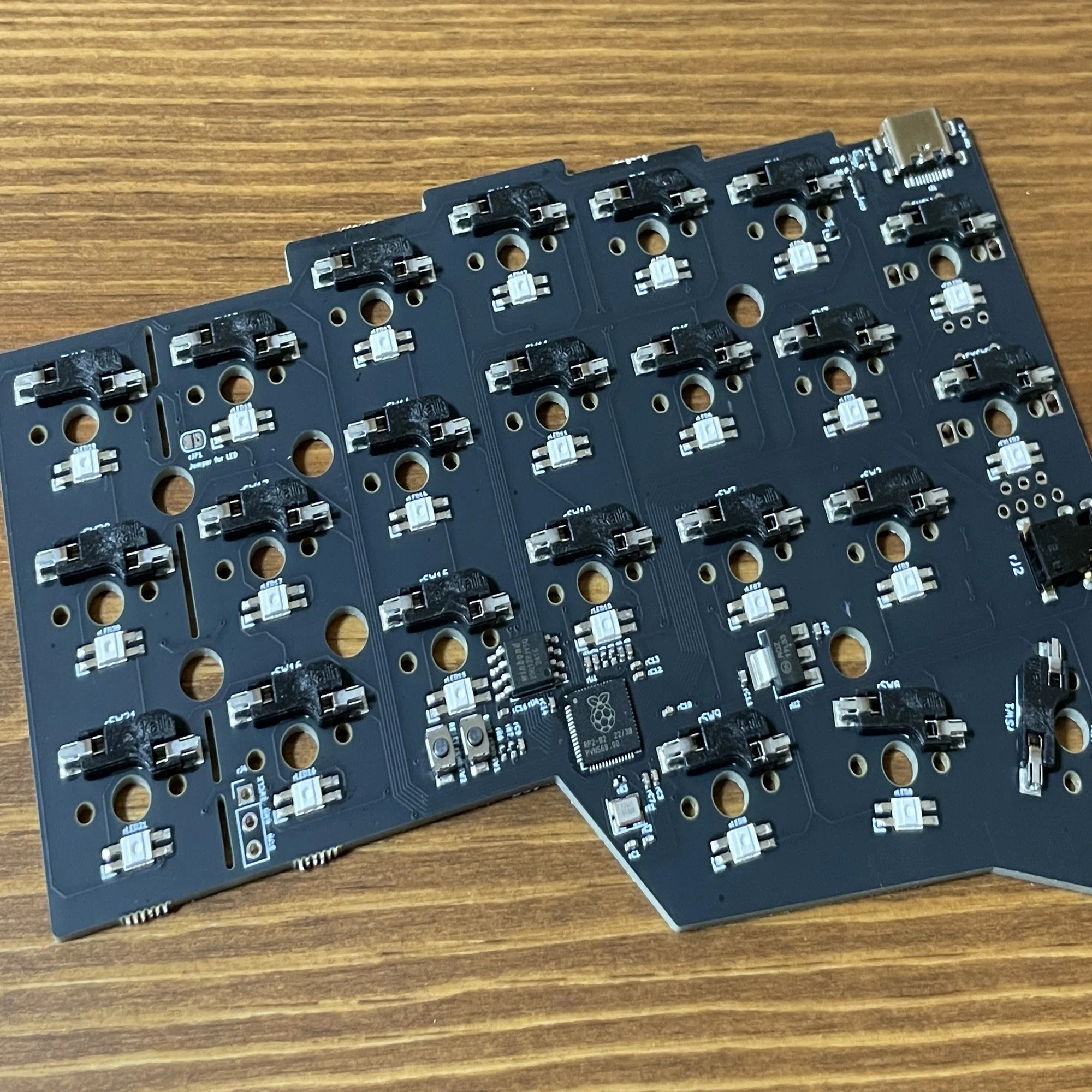 分割キーボード Corne V4 Cherry を作ってみた｜keigo
