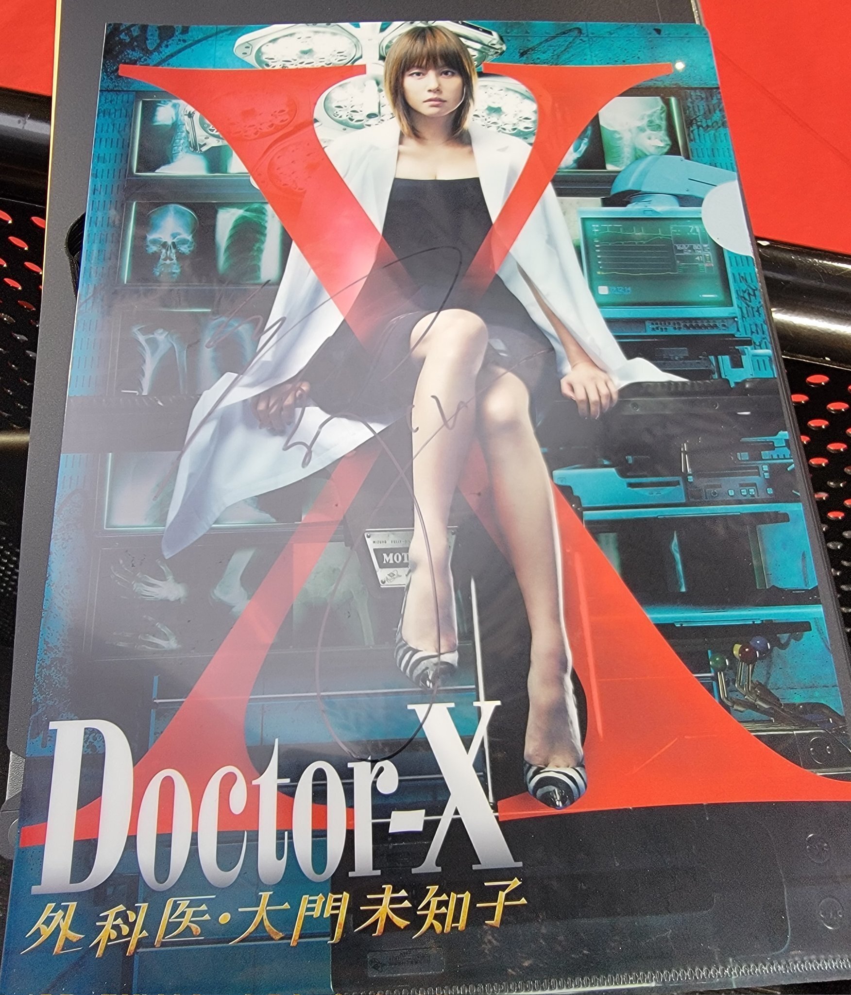 【駅貼り使用・大型ポスター】米倉涼子　アスキー　B0サイズ　ピン跡、シミあり 駅貼り使用・大型ポスター】米倉涼子 アスキー B0サイズ ピン跡