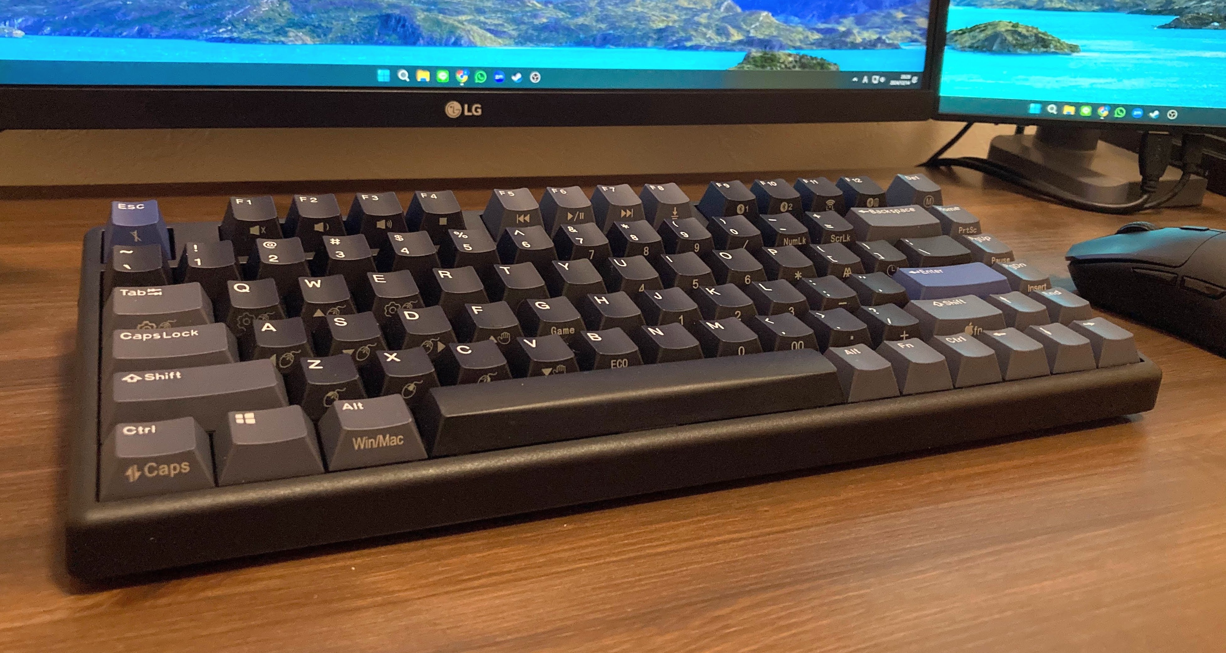 キーボード Niz Micro82 Black NiZ Micro82 静電容量無接点ワイヤレスキーボード 黒い