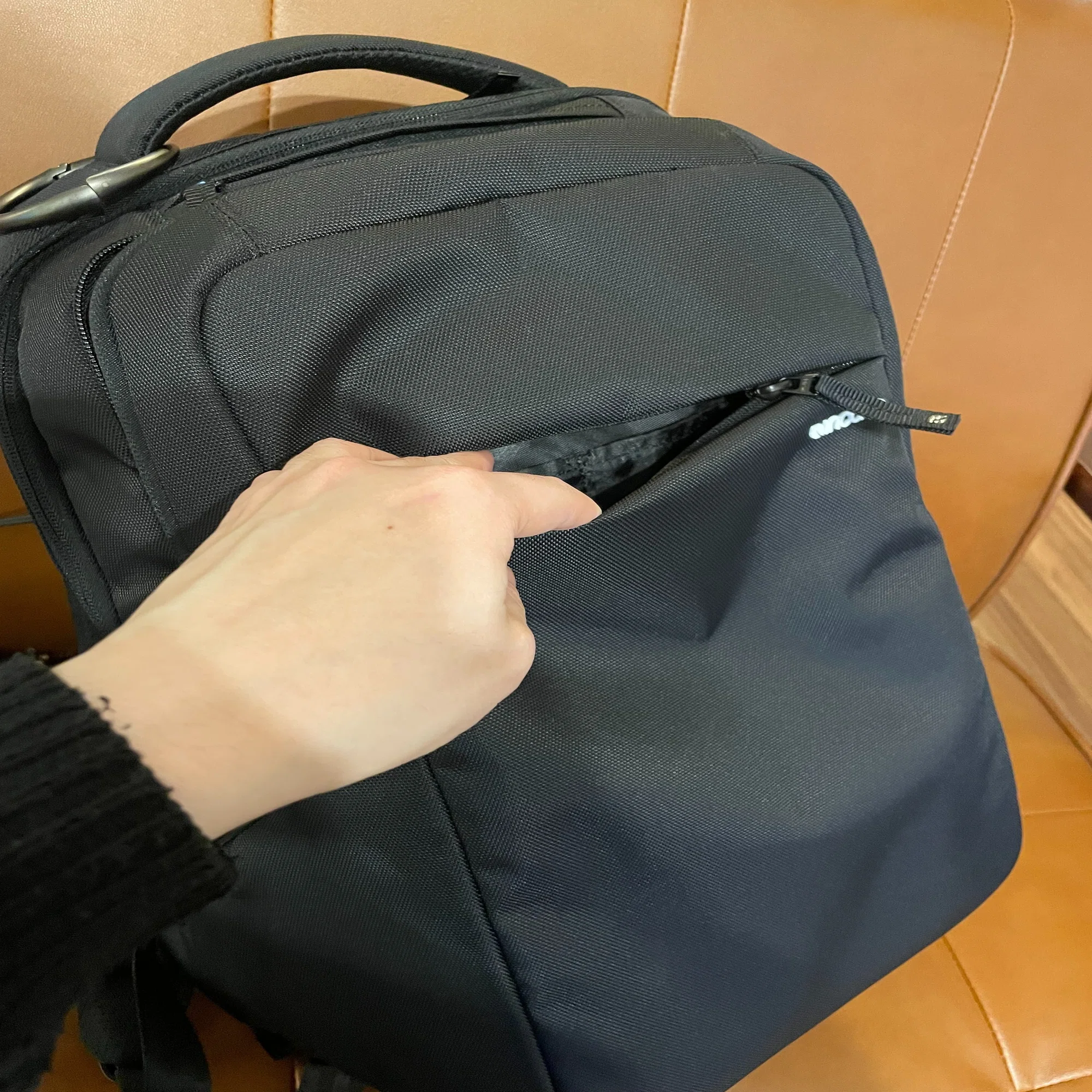 長期レビュー】Incase ICON Backpackを6年間使った本音｜fast_seal