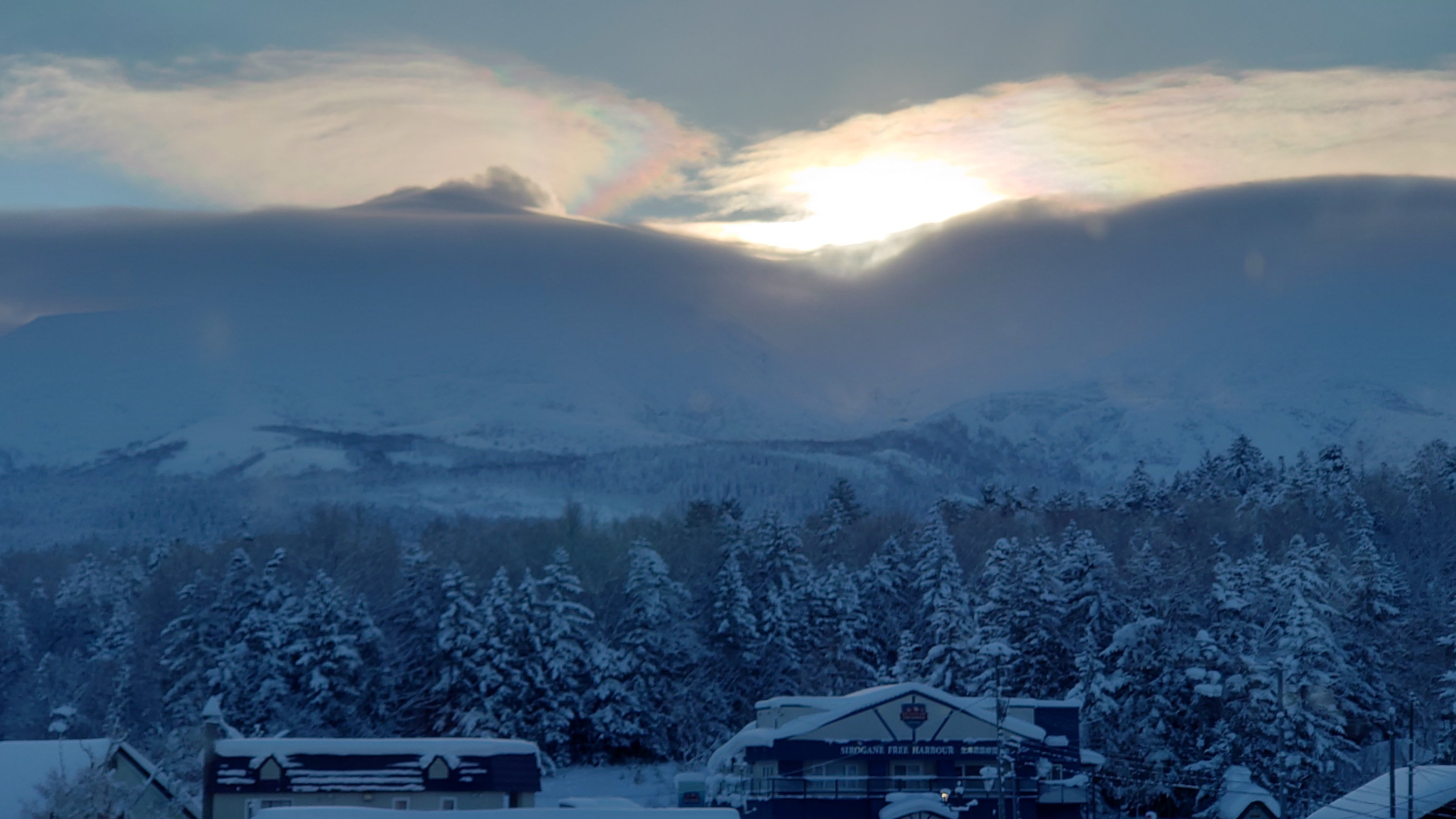 瑞雲～七色雲の初日の出～｜岡田耕