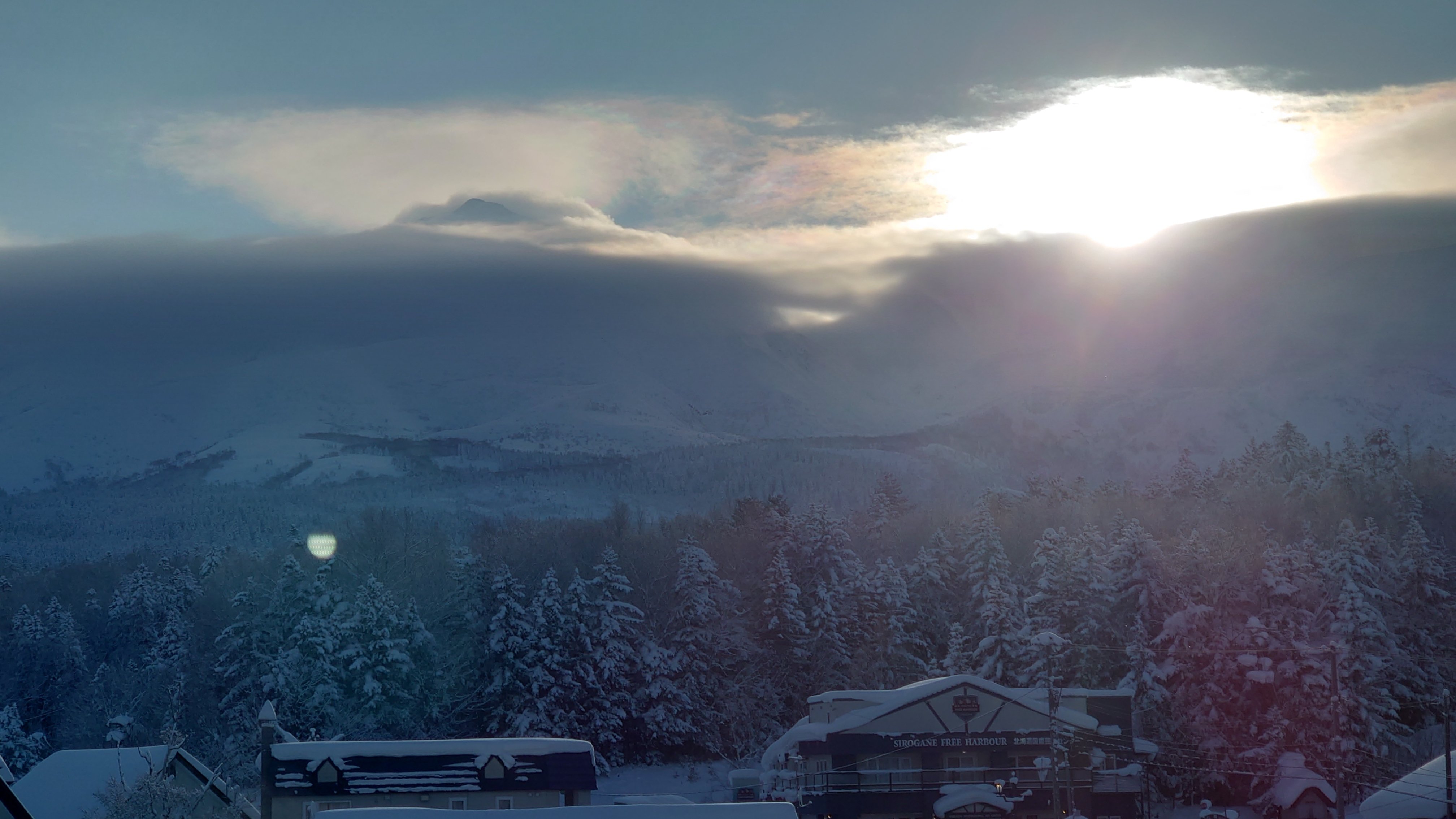 日の出と瑞鳥・瑞雲 瑞雲～七色雲の初日の出～｜岡田耕