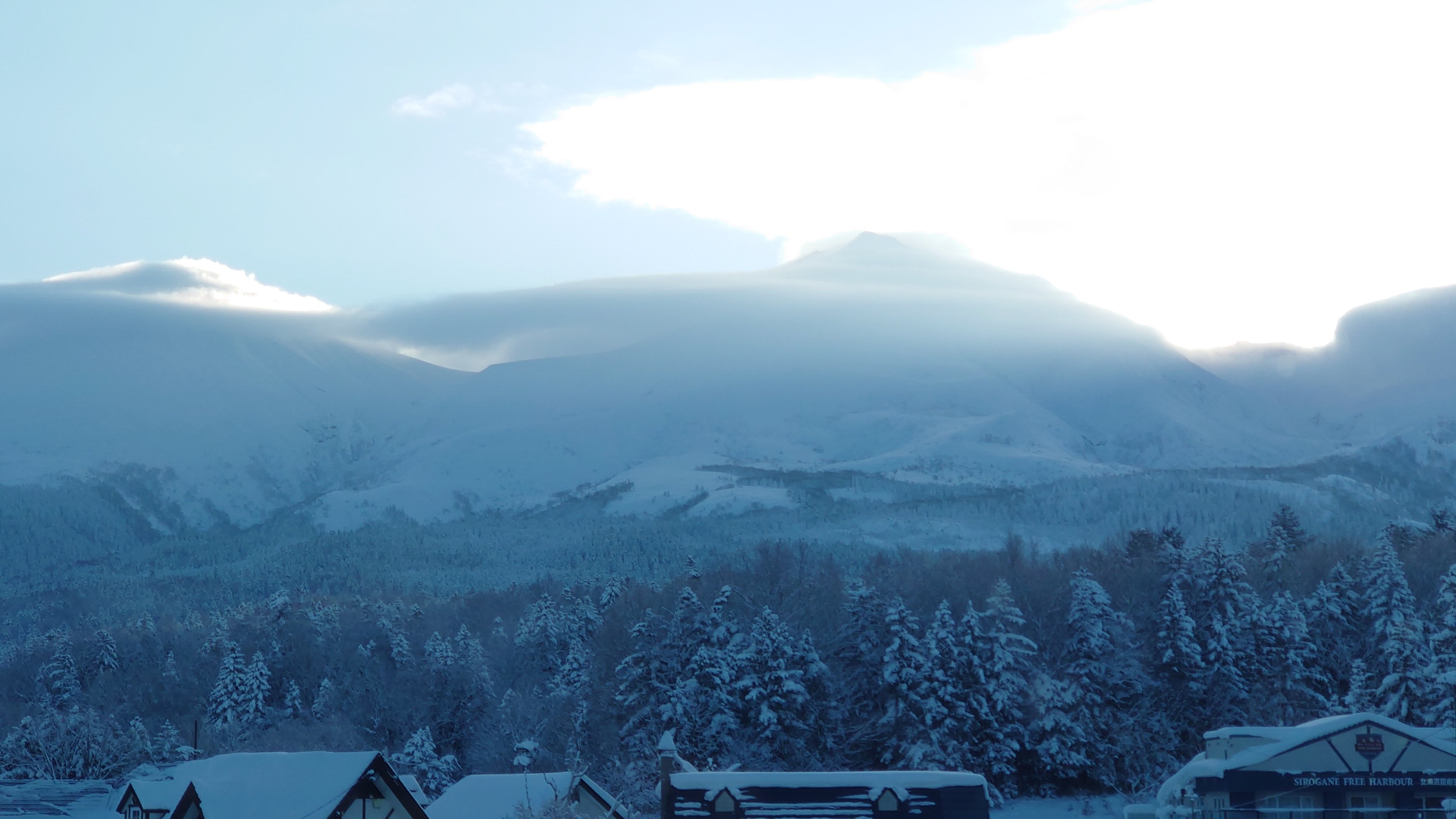 瑞雲～七色雲の初日の出～｜岡田耕