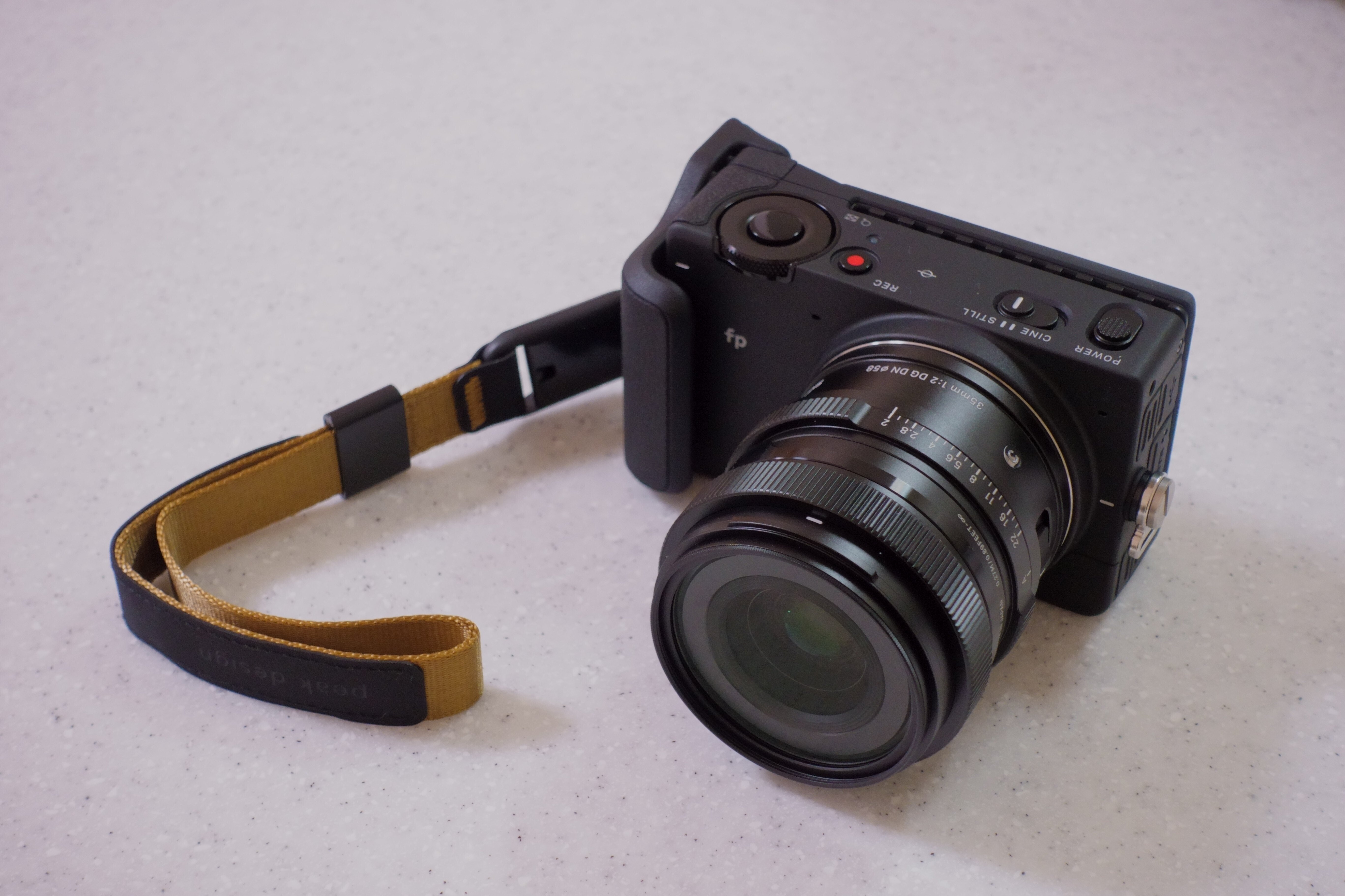 SIGMA fp ボディ ＋ SIGMA 35mm F2 DG DN セット SIGMA fp ボディ ＋ SIGMA 35mm F2 DG DN セット 私が大切にしているの