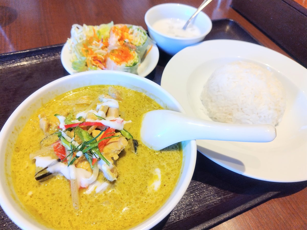 タイ料理店で昼食