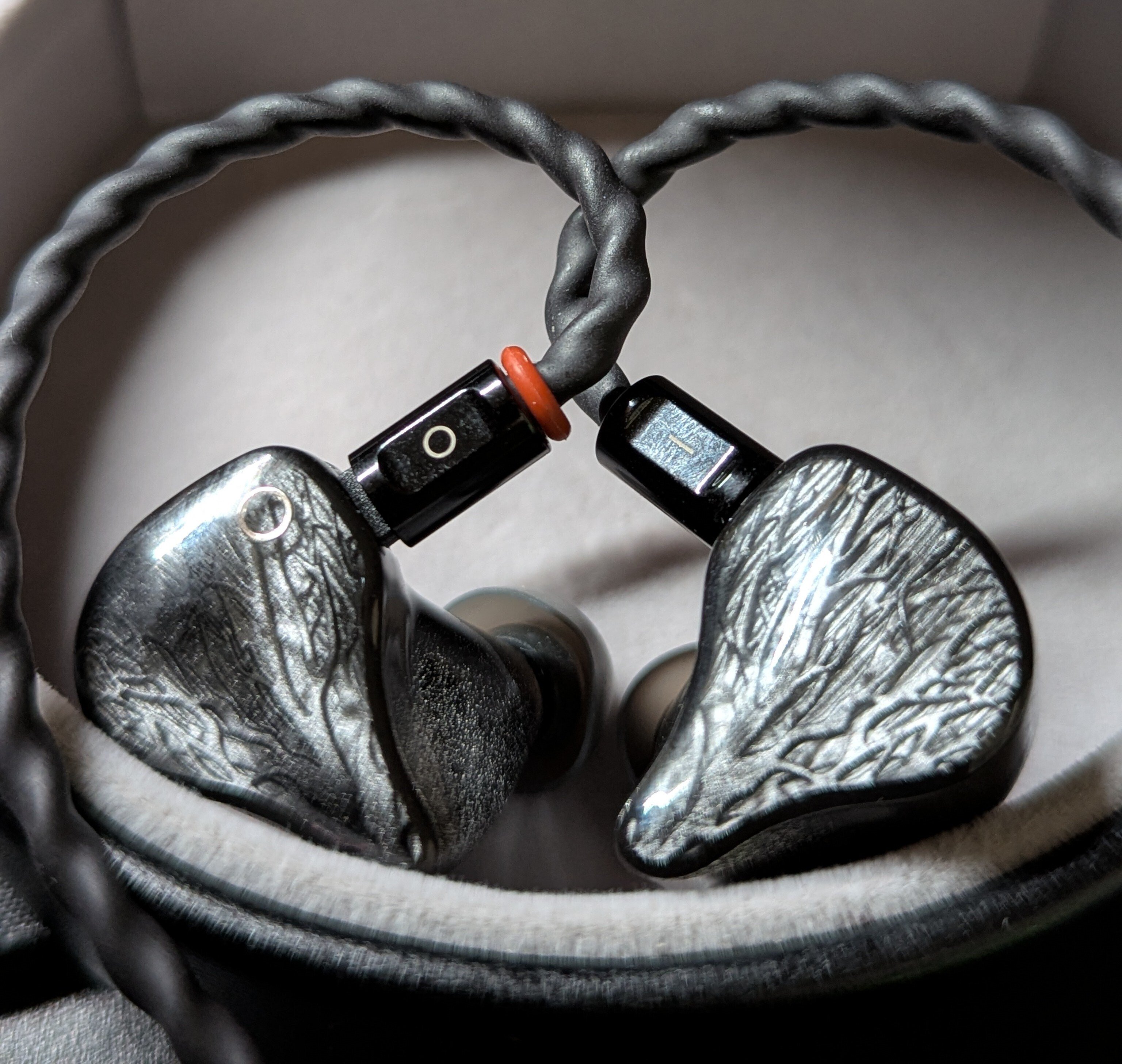 【美品】I\O AUDIO SOGNO IOAUDIO SOGNO 2DD+6BA In-Ear Headphone