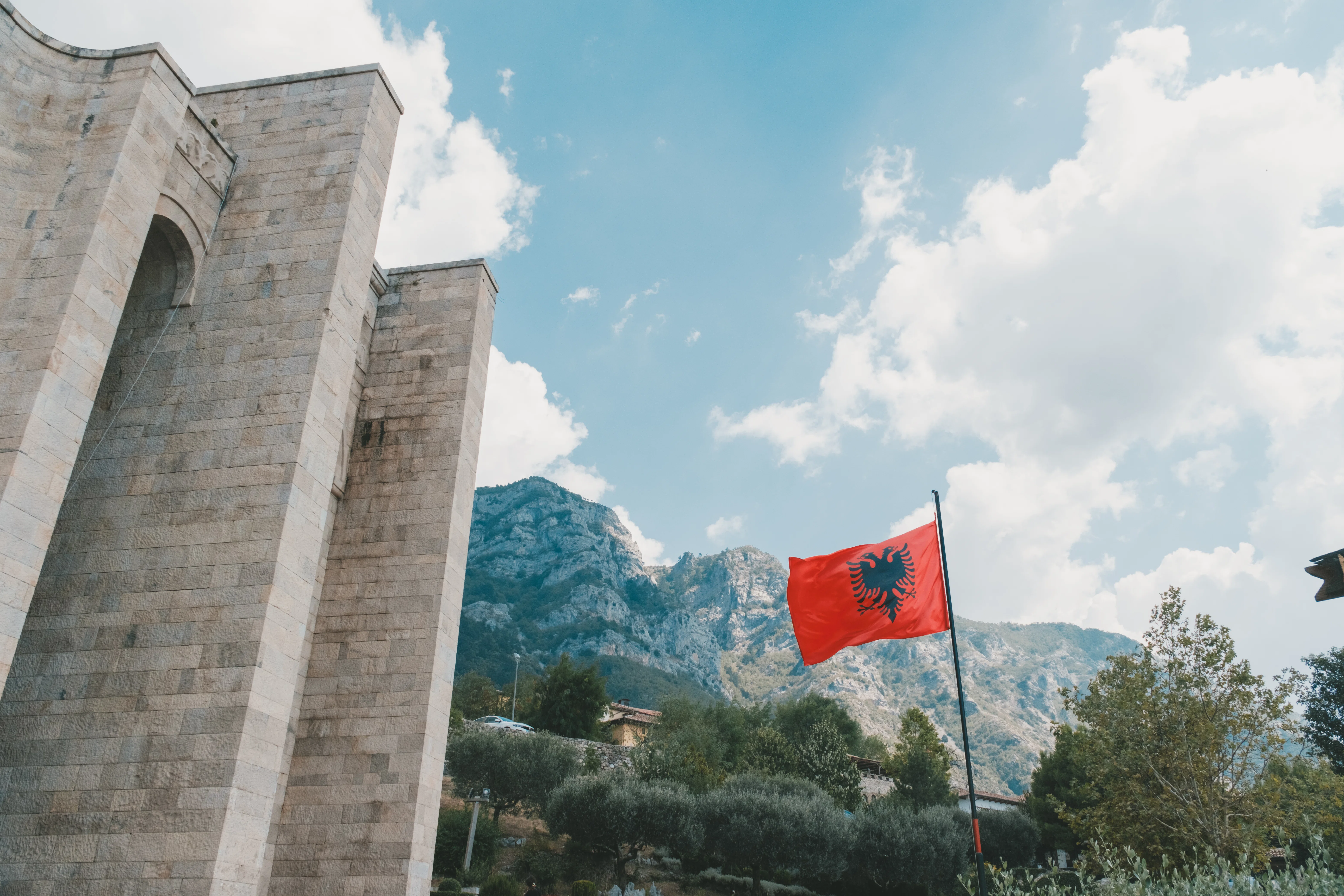 鎖国をしていた国へ行く 【アルバニア🇦🇱ティラーナ】｜Kodai