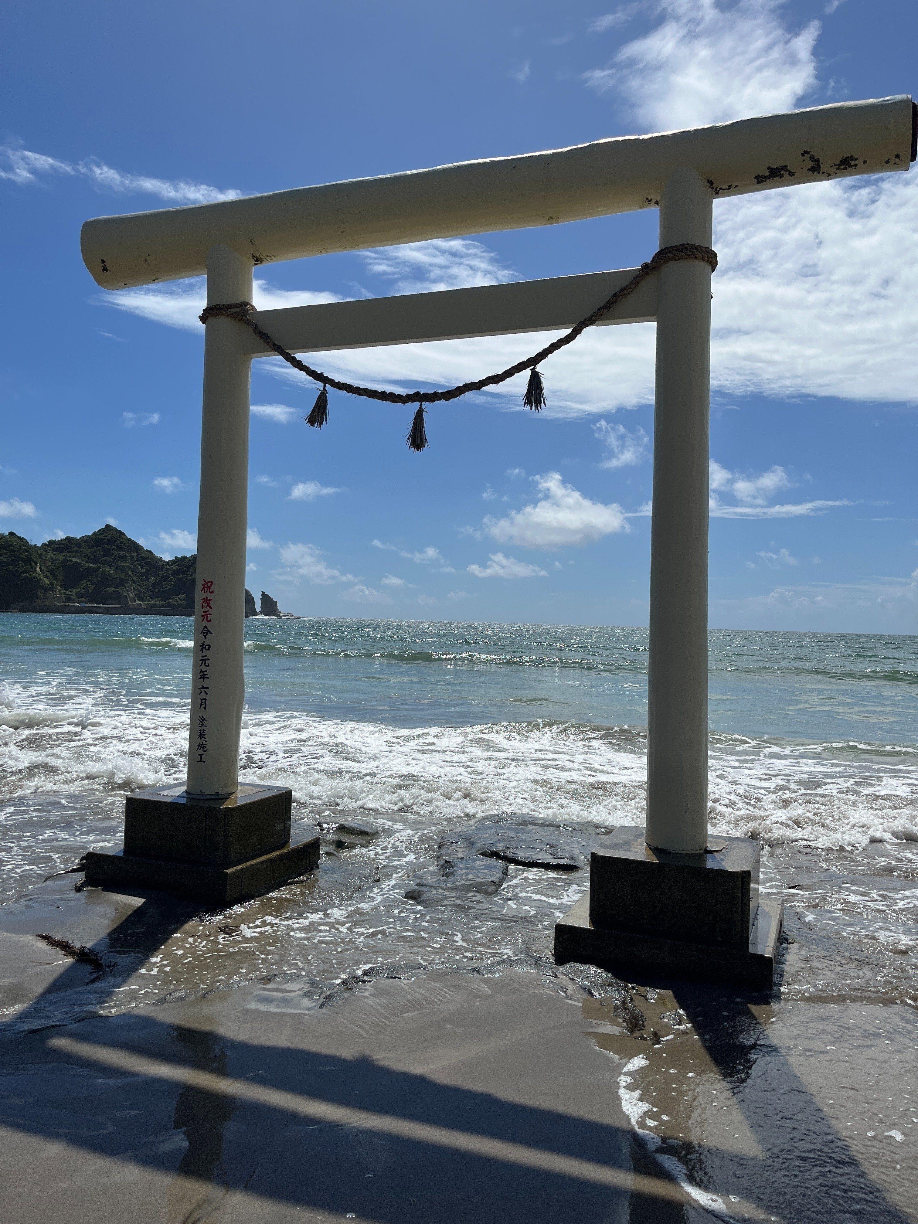 海と鳥居 大洗磯前神社:海からの参道 | 日本の秘境