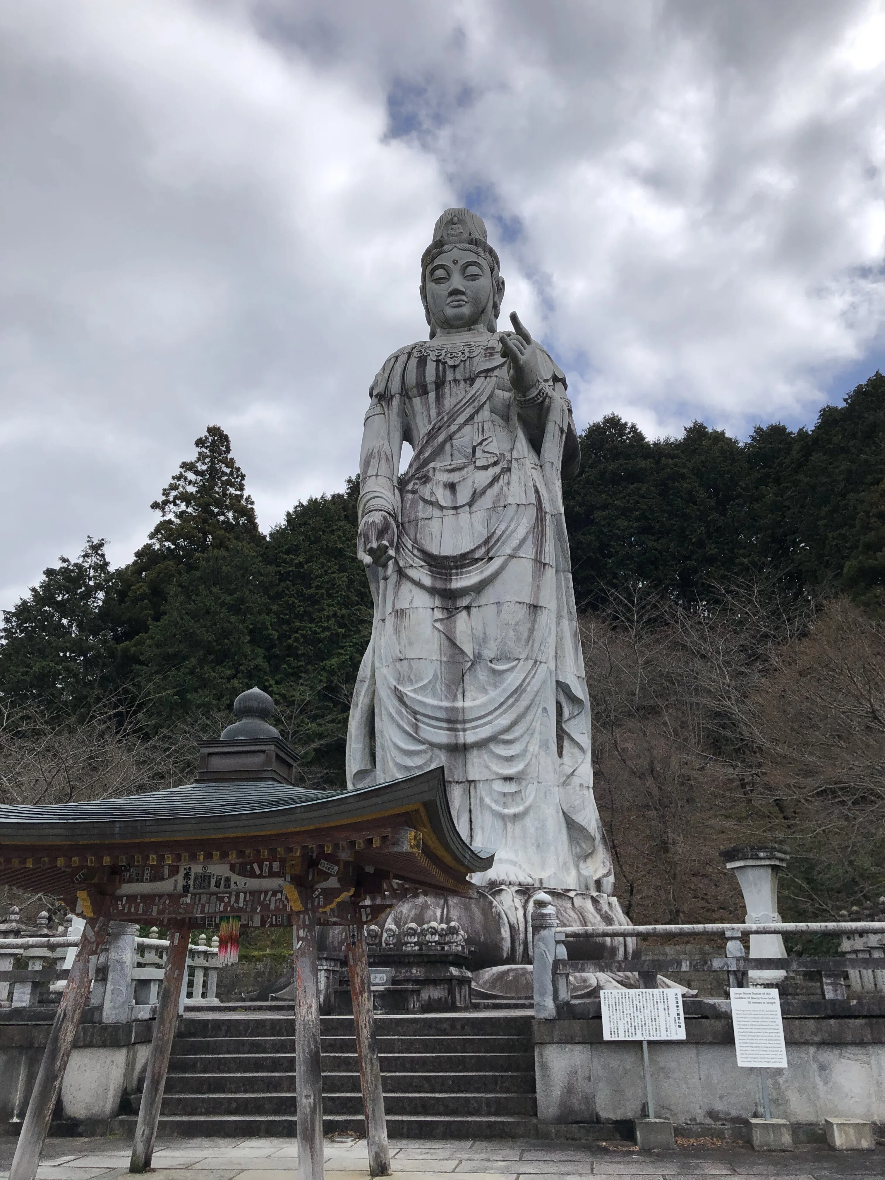 🔶私の好きな奈良：壷阪寺 清少納言が愛した眼病封じの寺 天竺石仏と雛