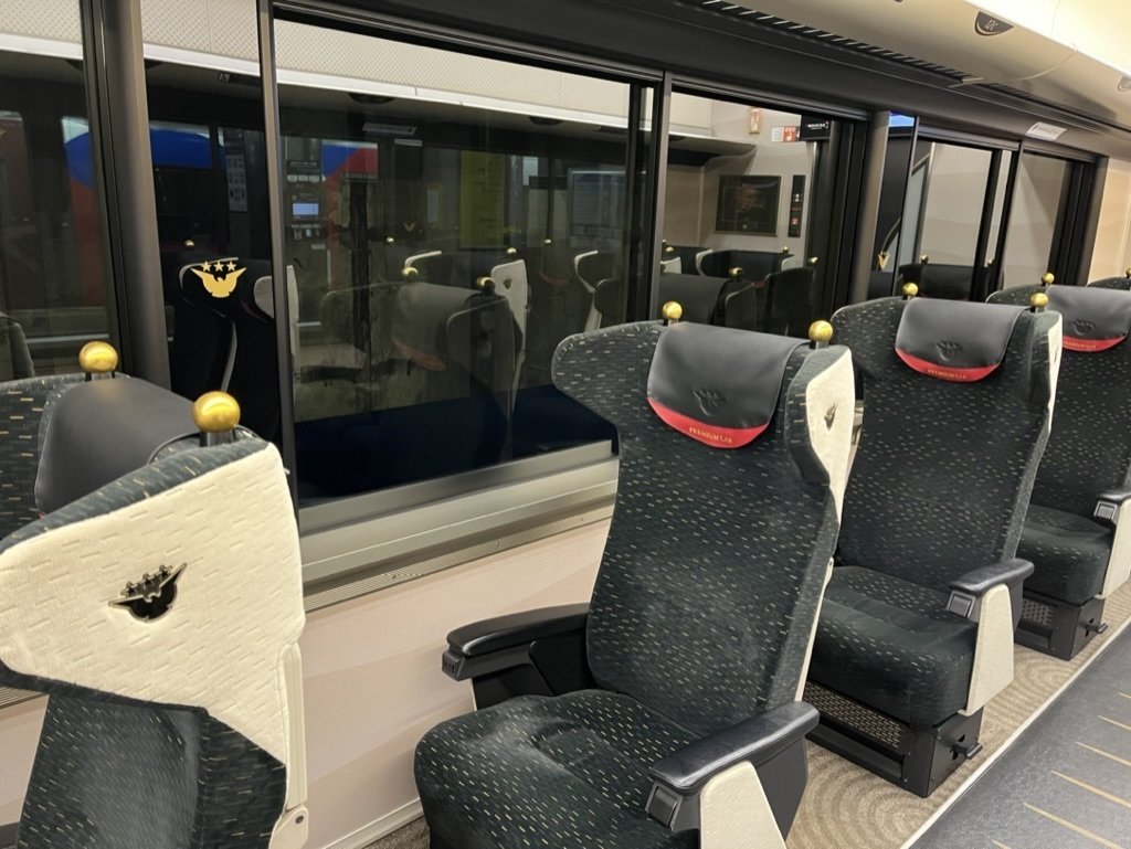 京阪電車 プレミアムシート限定 栞 京都を感じる豪華な座席】京阪電車のプレミアムカーで京都まで