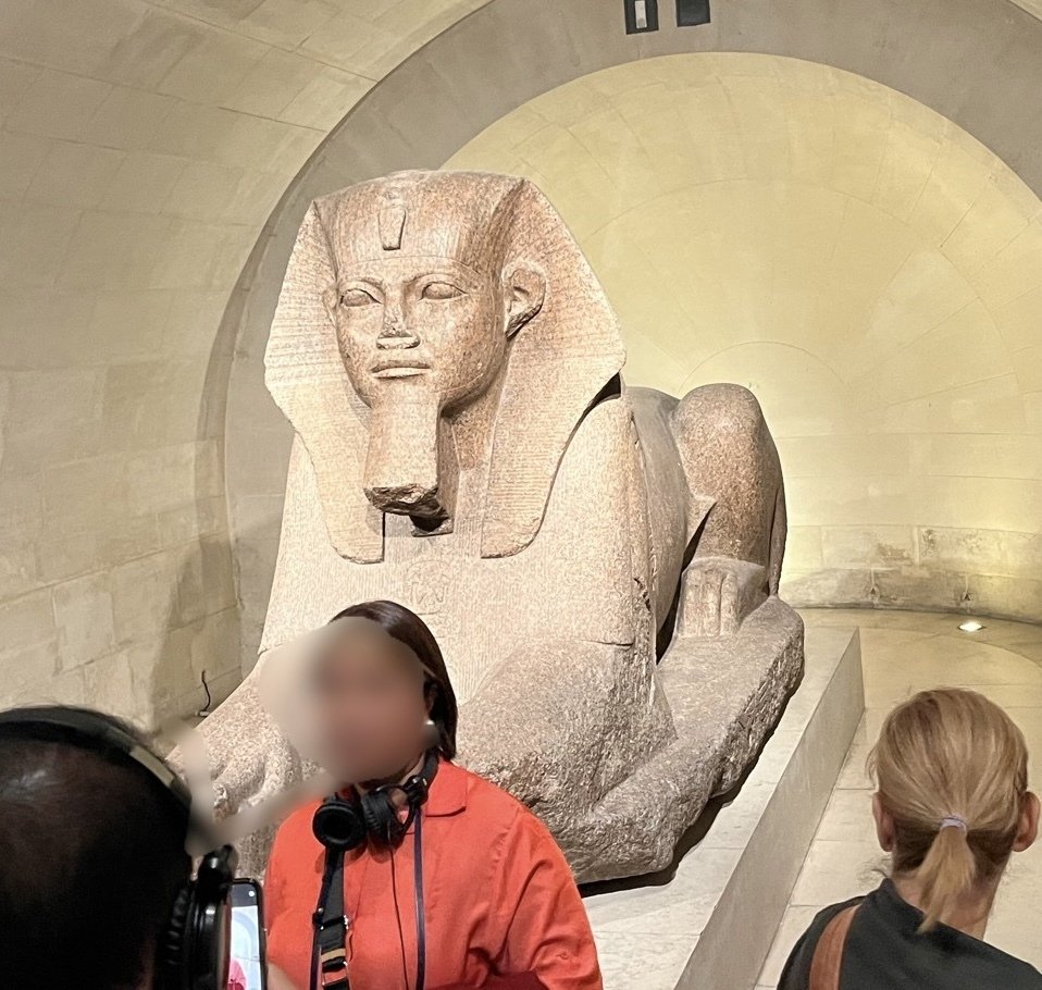 古代エジプトの偉大な統治者であり寺院の柱の頂上にある 古代エジプトの偉大な統治者であり寺院の柱の頂上にある