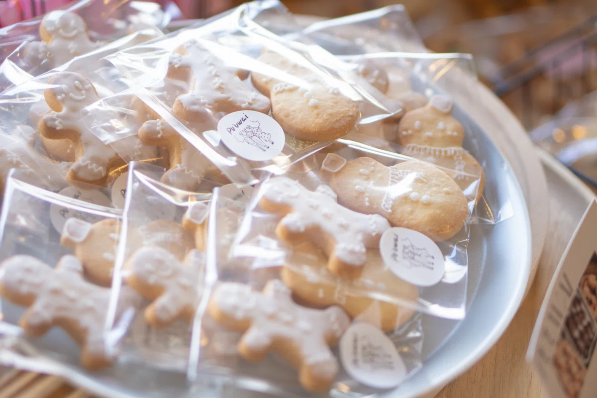 Oreo Line Extensions An Eyelash Extension Salon That Also Sells Baked Goods🍪|まつ毛パーマ/マツエク/眉毛 ...