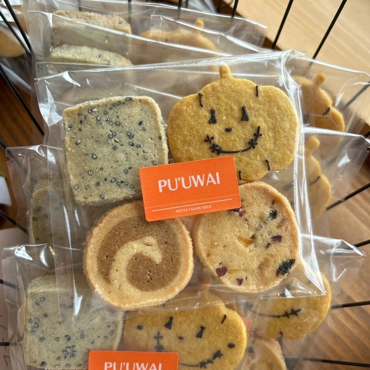 Oreo Line Extensions An Eyelash Extension Salon That Also Sells Baked Goods🍪|まつ毛パーマ/マツエク/眉毛 ...