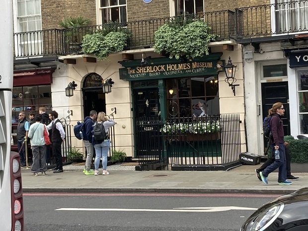 ロンドンで購入】シャーロックホームズ美術館 限定ネクタイ