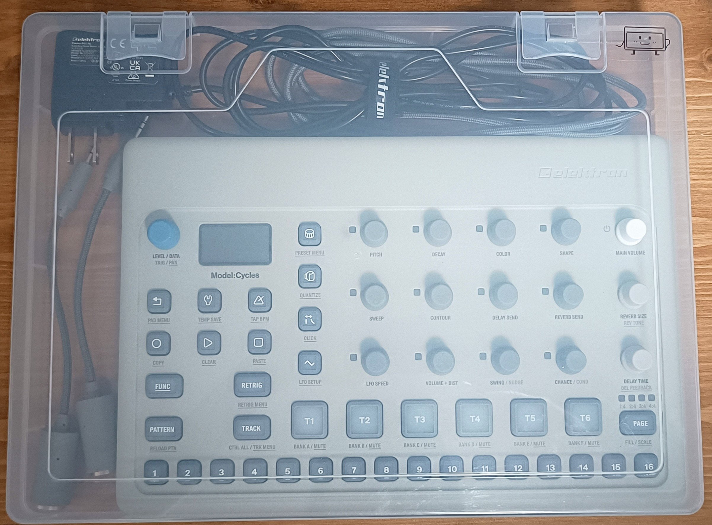 90年代Old Technoを山の上で演奏動画撮影 ▷ Model:Cycles｜ぼんちゃん