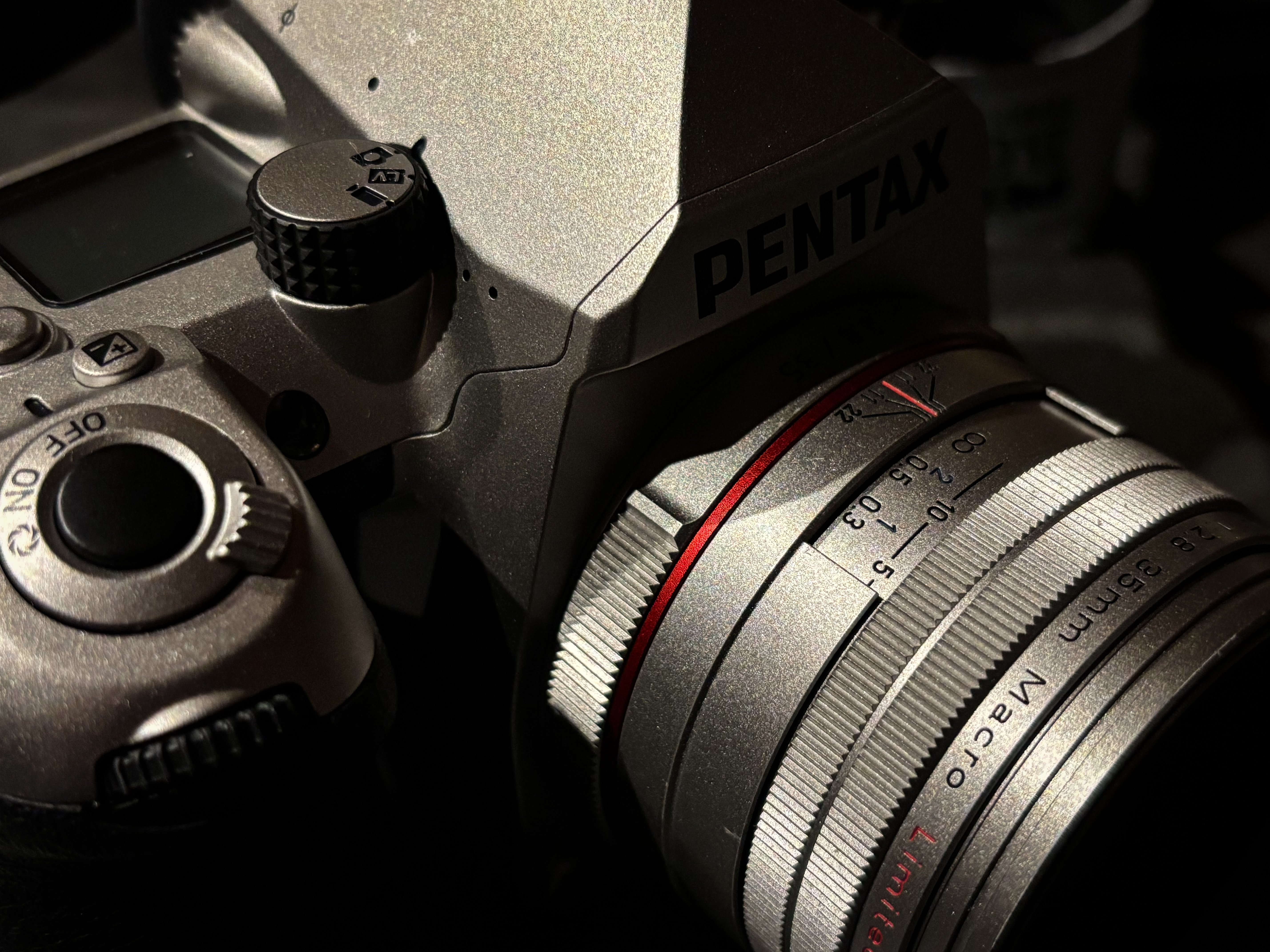 HD PENTAX-DA 35mmF2.8 Macro Limitedという万能選手。｜鶏(とり)