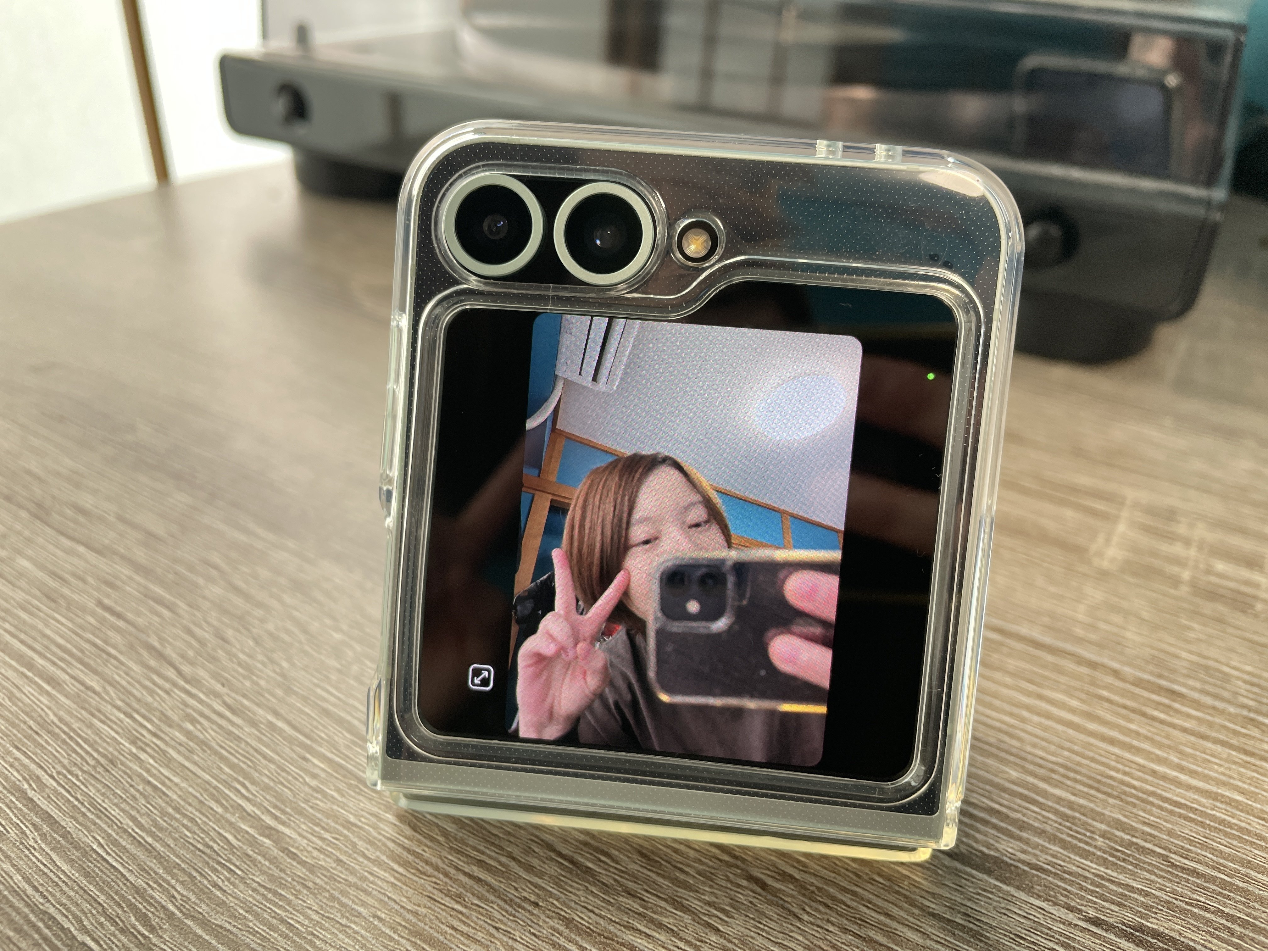 折りたたみスマホを買った うれしすぎ|よざひかる 折りたたみスマホを買った うれしすぎ|よざひかる
