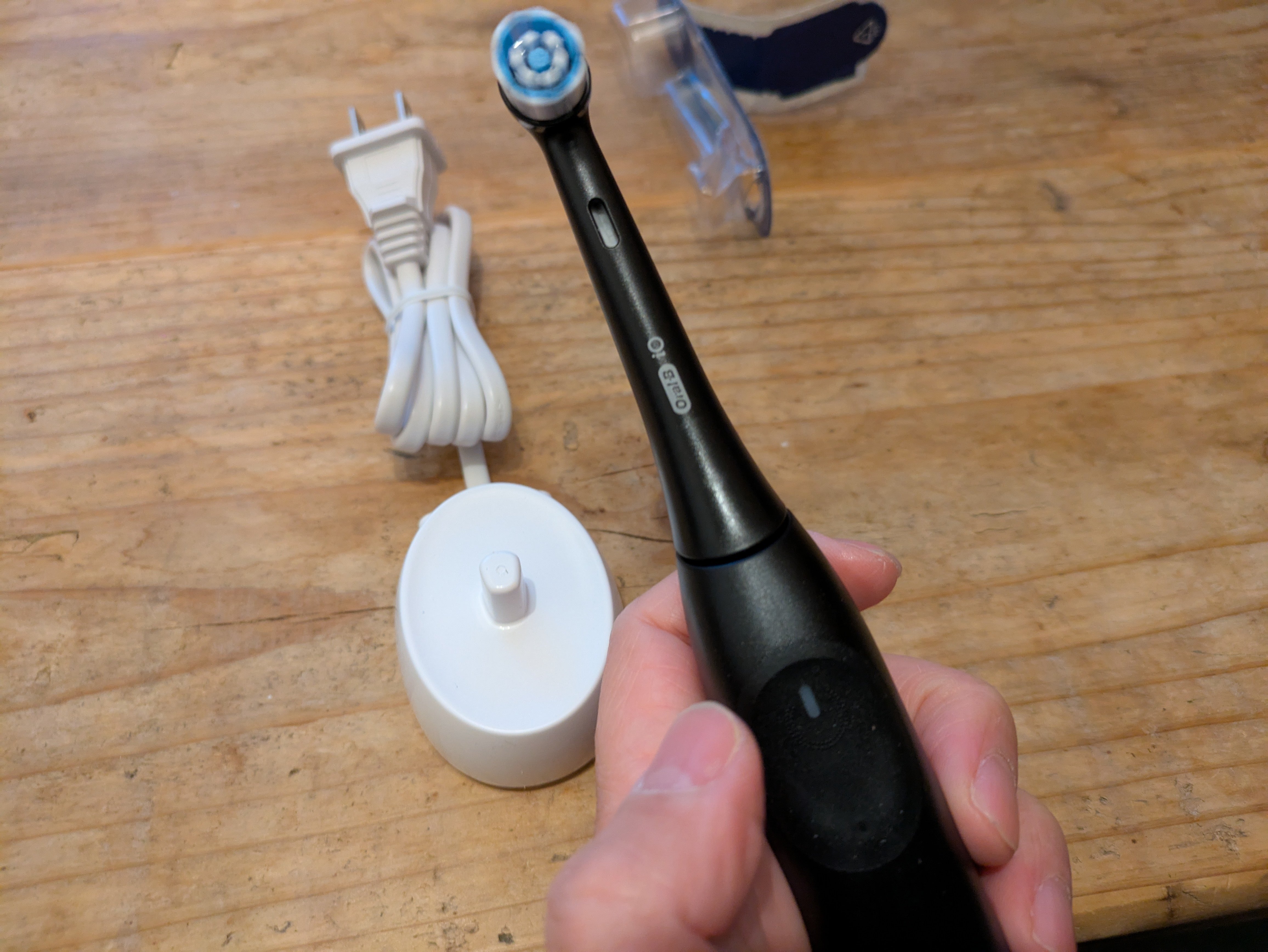 ブラウン】「電動歯ブラシ オーラルB iO2S (電動初心者の決定版