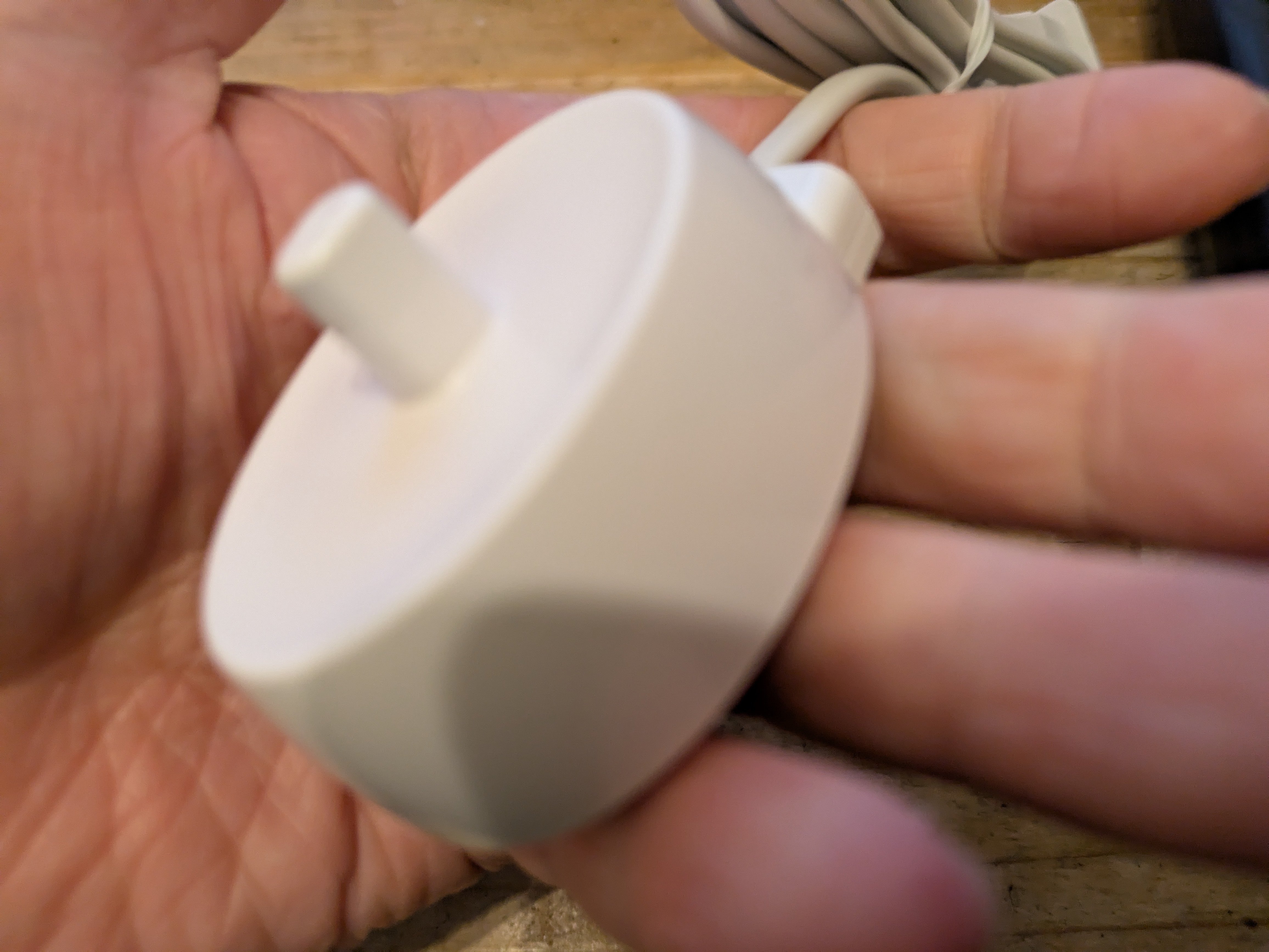 ブラウン】「電動歯ブラシ オーラルB iO2S (電動初心者の決定版 ブラウン】「電動歯ブラシ オーラルB iO2S (電動初心者の決定版