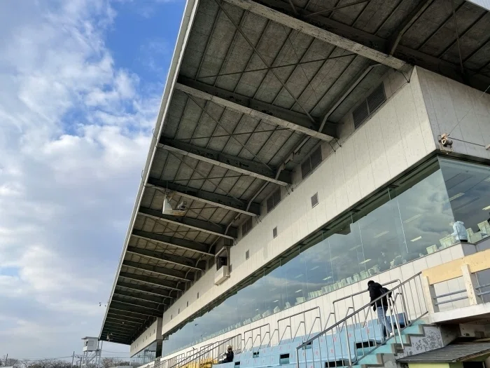 笠松競馬場西スタンド