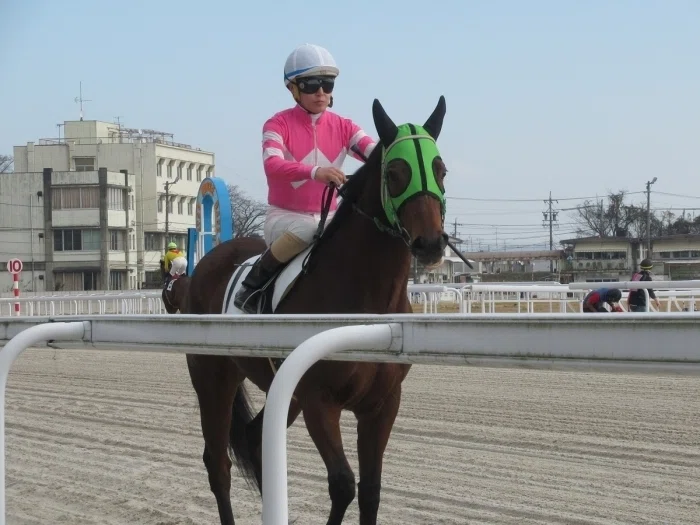 笠松競馬場本馬場入場(岡部騎手)