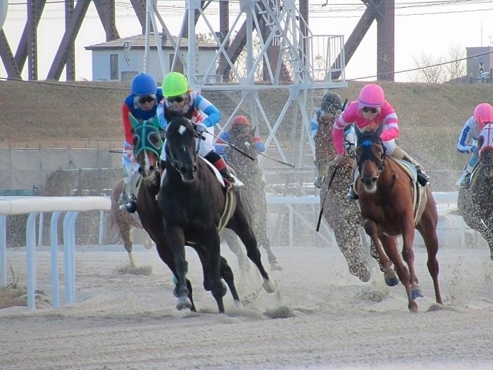 笠松競馬場第4コーナーの激戦