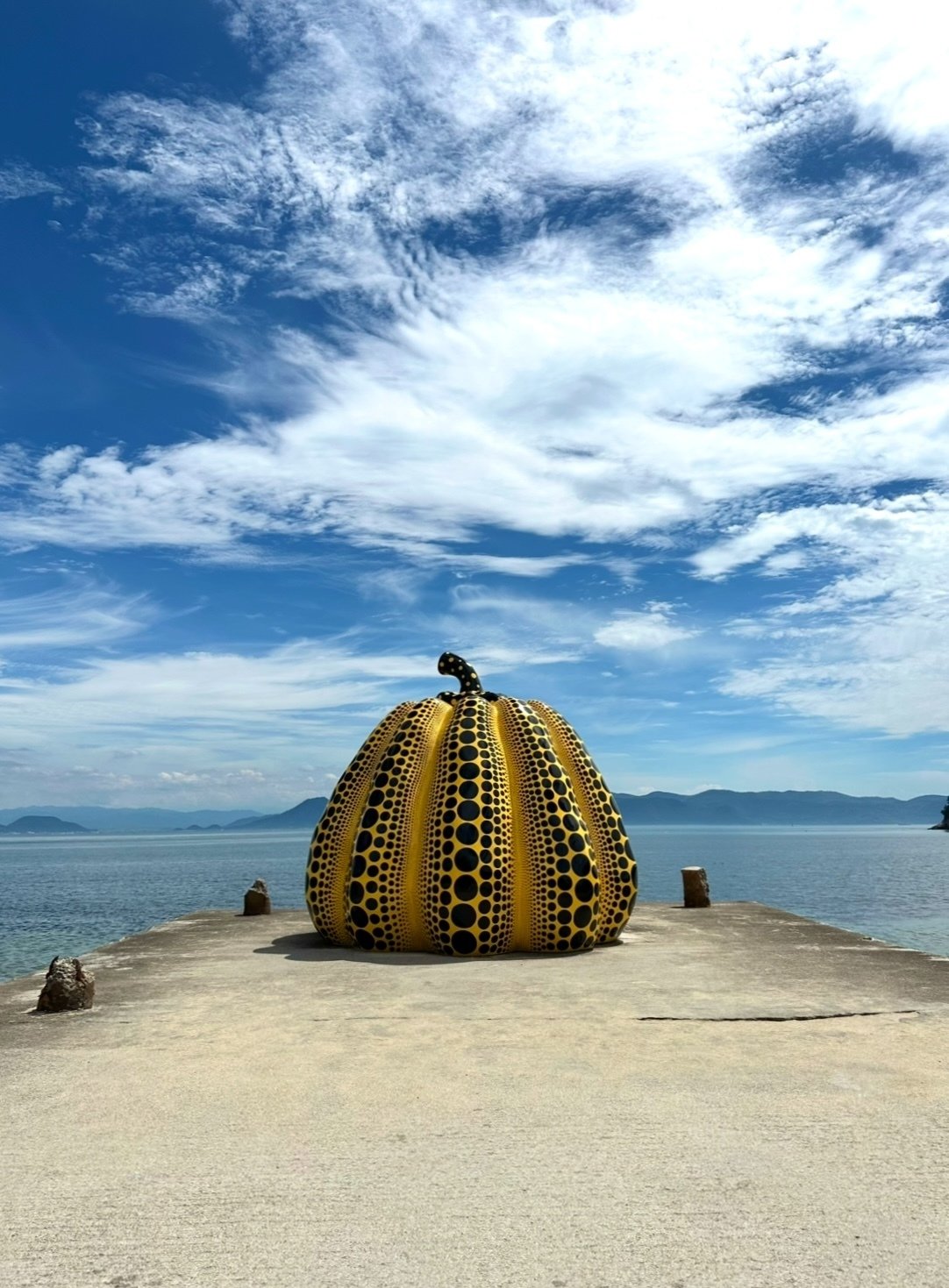 香川の離島】直島で草間彌生のアート作品と一体化した話｜いがらし