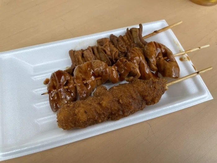笠松競馬場丸金のとんちゃん、どて煮、串カツ