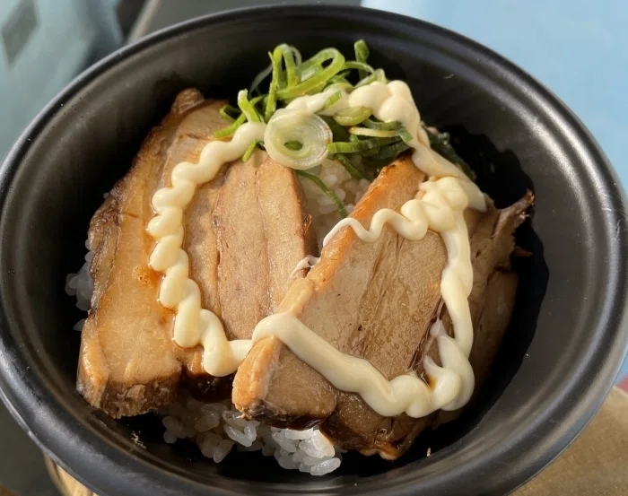 笠松競馬場和田屋のチャーシュー丼