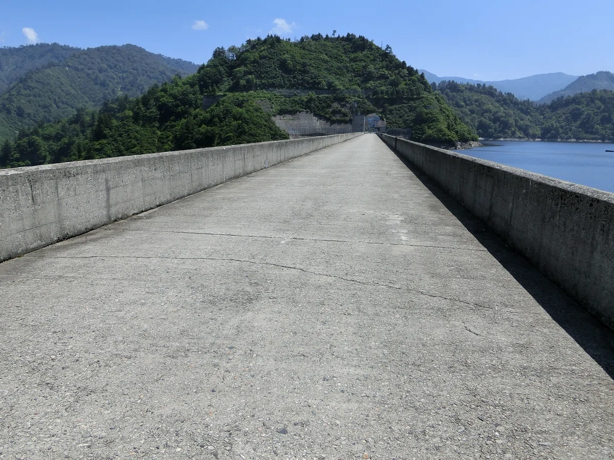 奥只見ダム 新潟県 天端