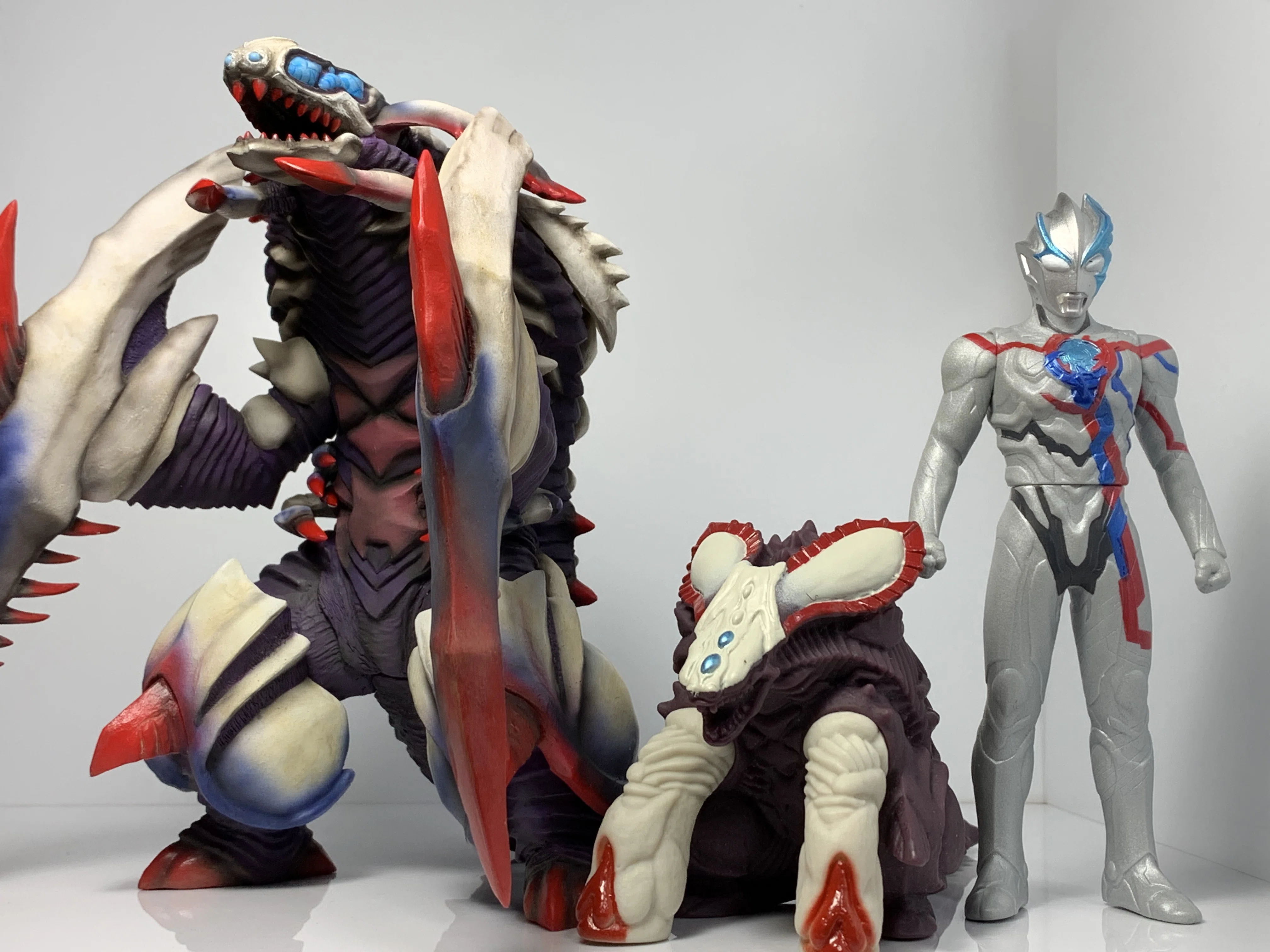 ウルトラ怪獣シリーズ 地底甲獣ズグガン 成体および幼体Ver.全塗装品 