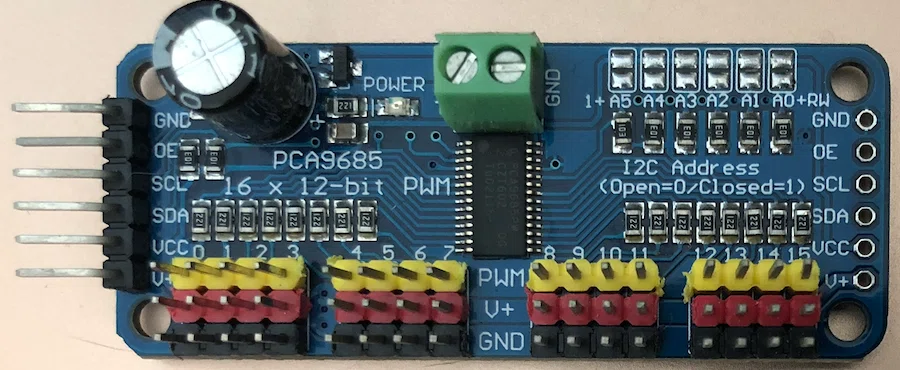 ESP32 プログラム】複数のサーボモータを制御するサーボモーター