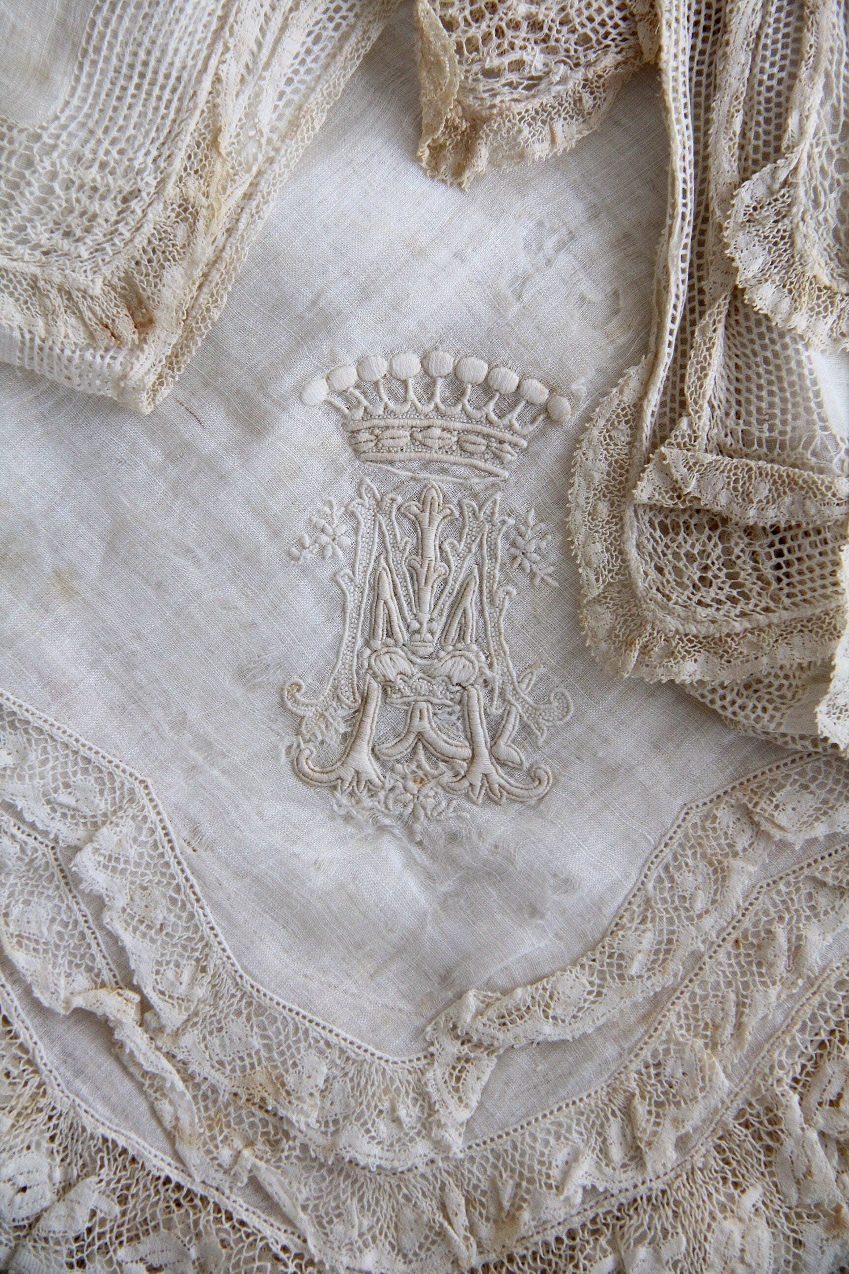 フランス　蚤の市　アンティーク　ブラッセル　ローズポイントレース　ハンカチ フランス 蚤の市 アンティーク ブラッセル ローズポイントレース