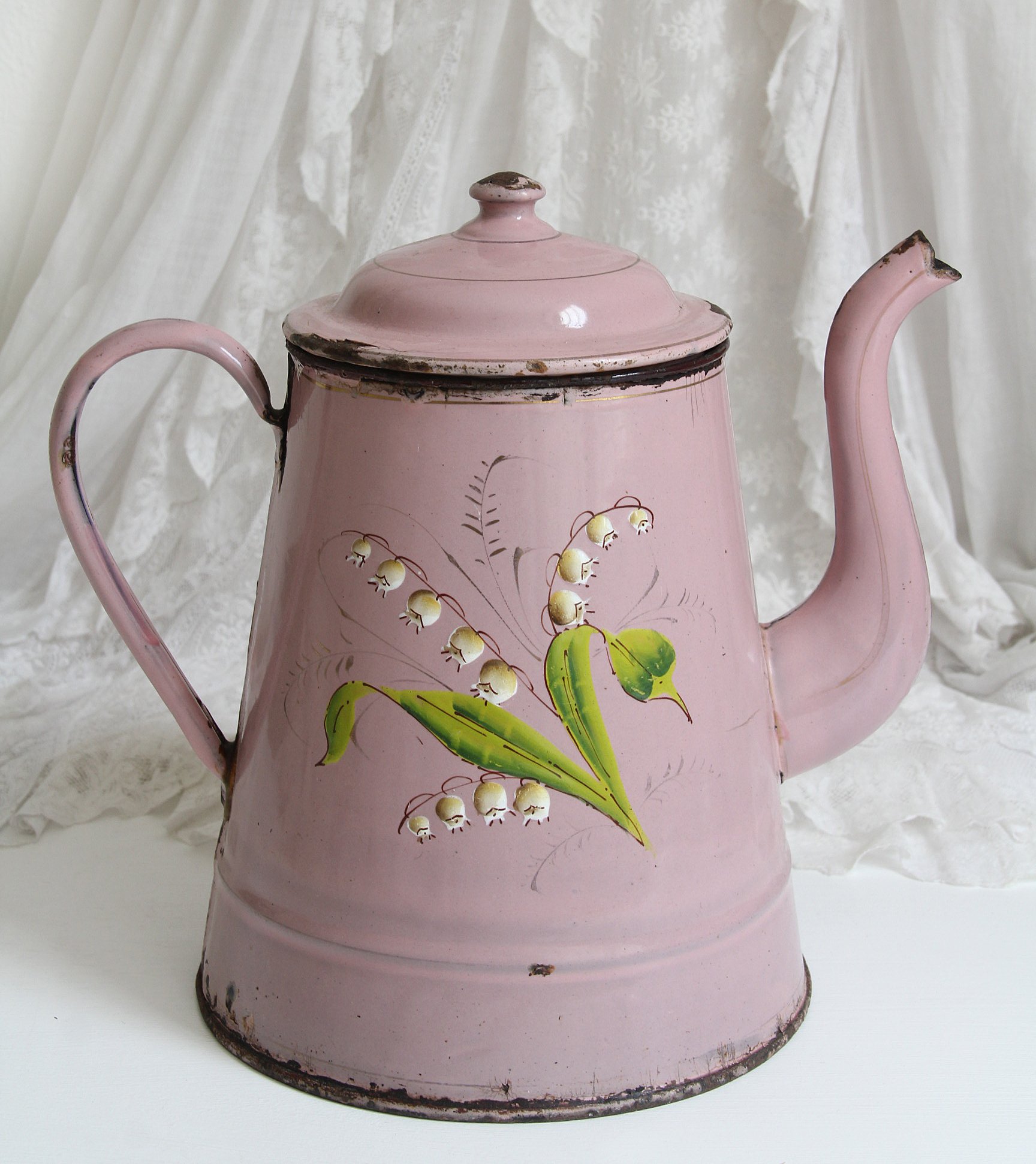 パリの骨董屋さんで購入の繊細なレ―スのハンカチ、アンティークコレクション パリ蚤の市で見つけた「伯爵夫人のハンカチ」に纏わる考察話｜アン