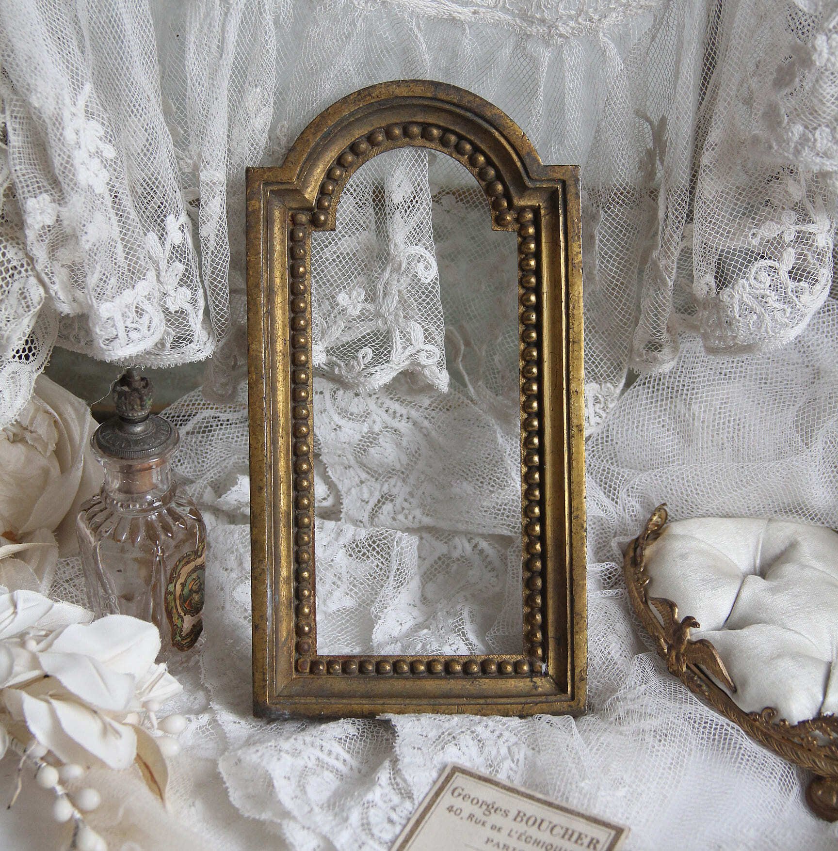 パリ蚤の市で見つけた「伯爵夫人のハンカチ」に纏わる考察話｜アン