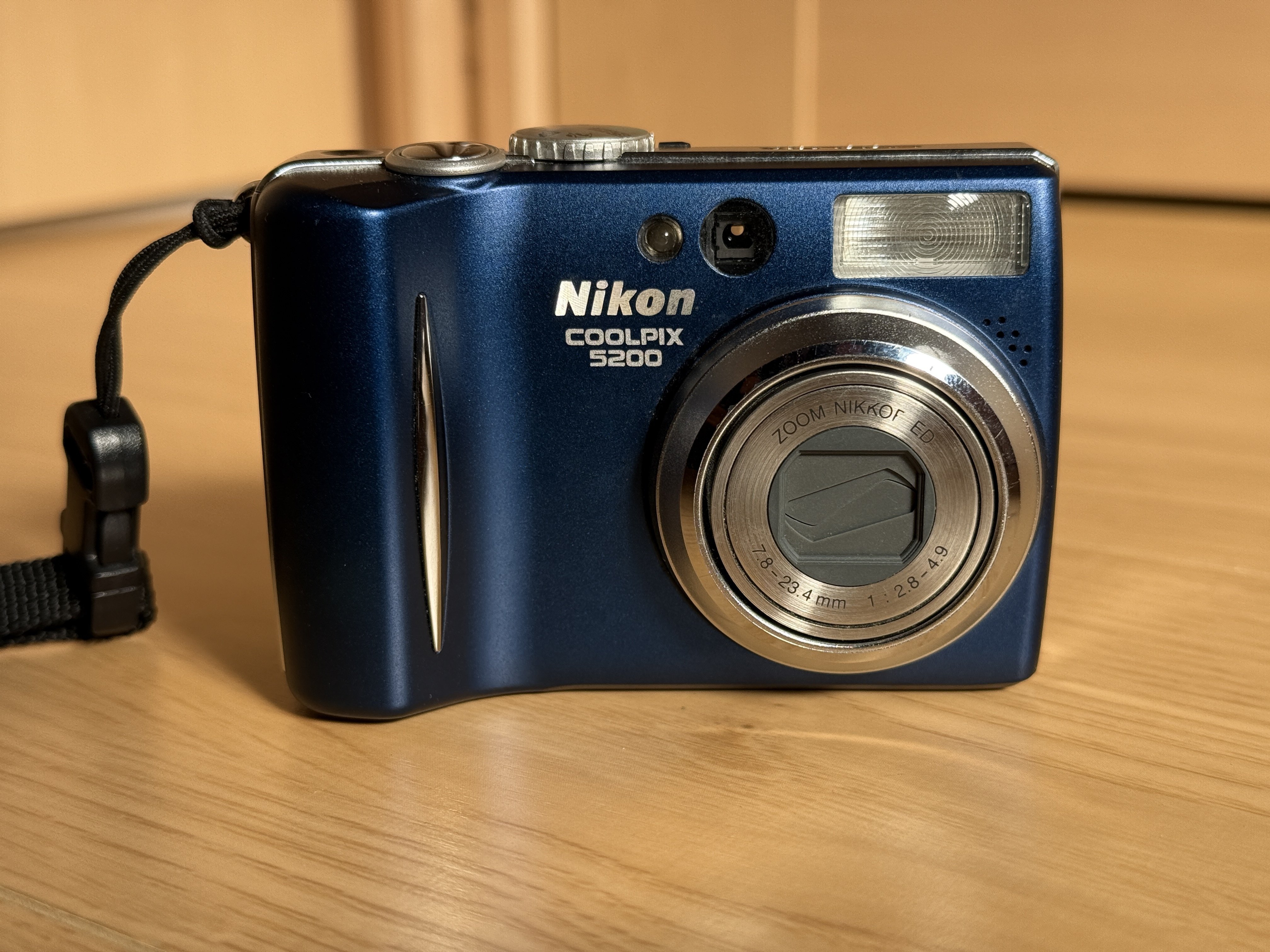 動作確認済み ニコン COOLPIX 5200 オールドコンデジ デジカメ 動作確認済み】ニコン COOLPIX 5200 オールドコンデジ デジカメ