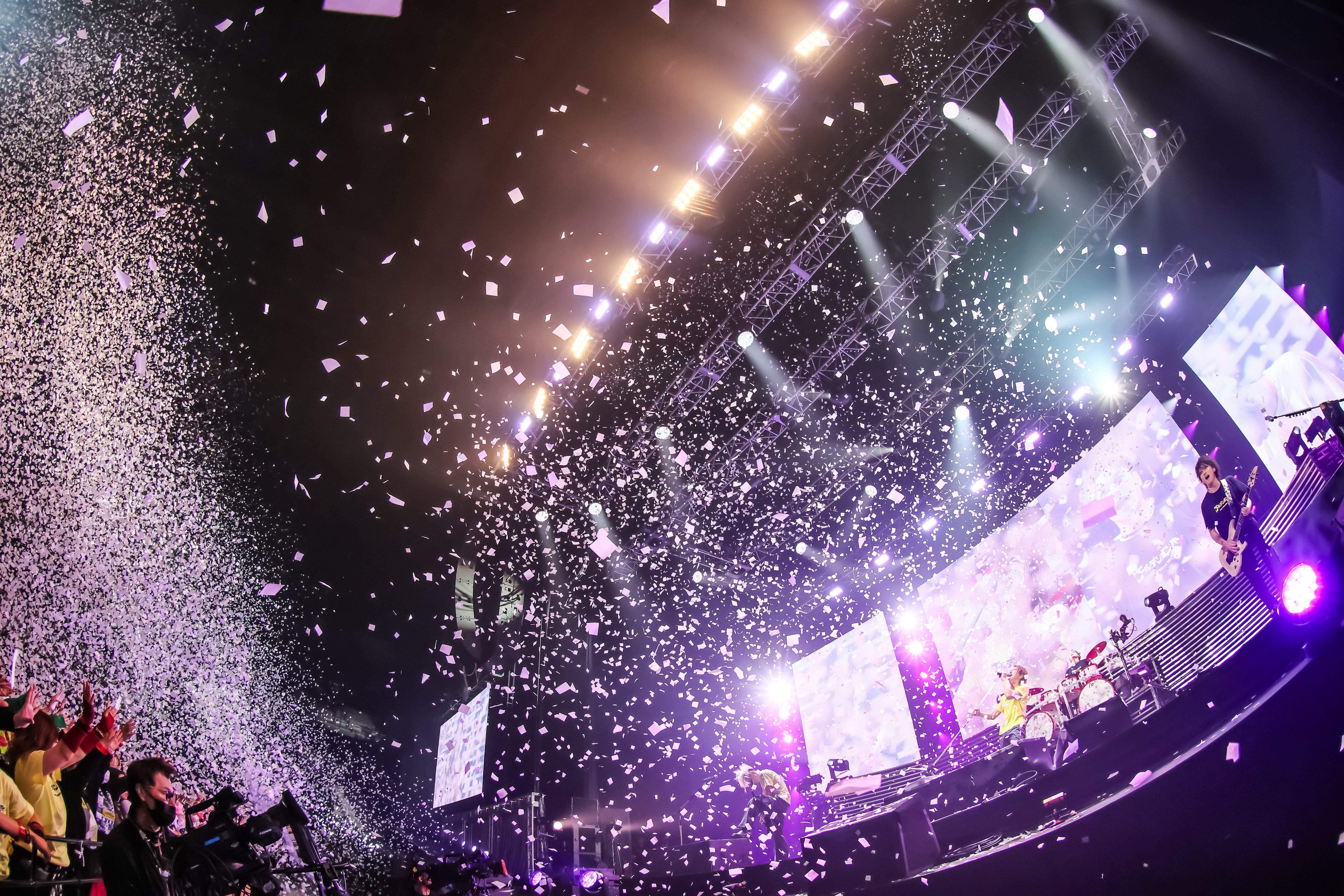 ゴールデンボンバー、ライブで見せた「20年間変わらない」バンドの姿